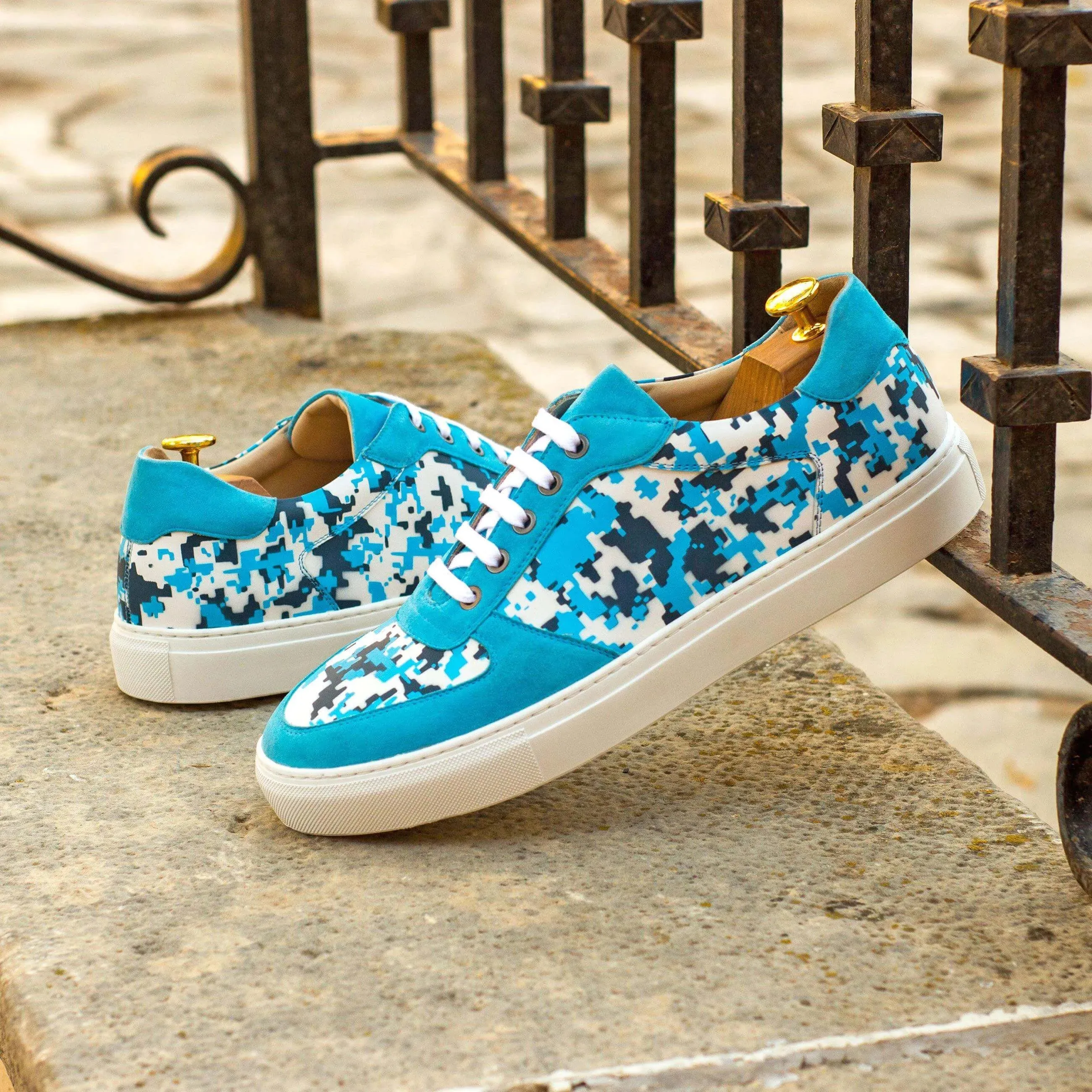 320 Low Top Sneaker II