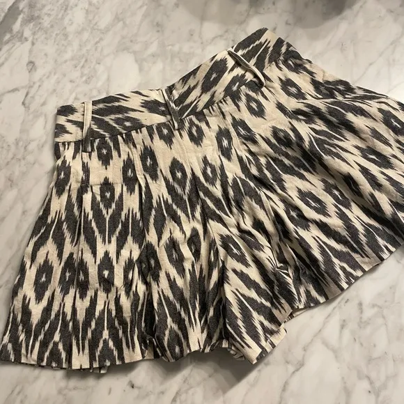 Alice   Olivia Layton Pleated Woven Shorts