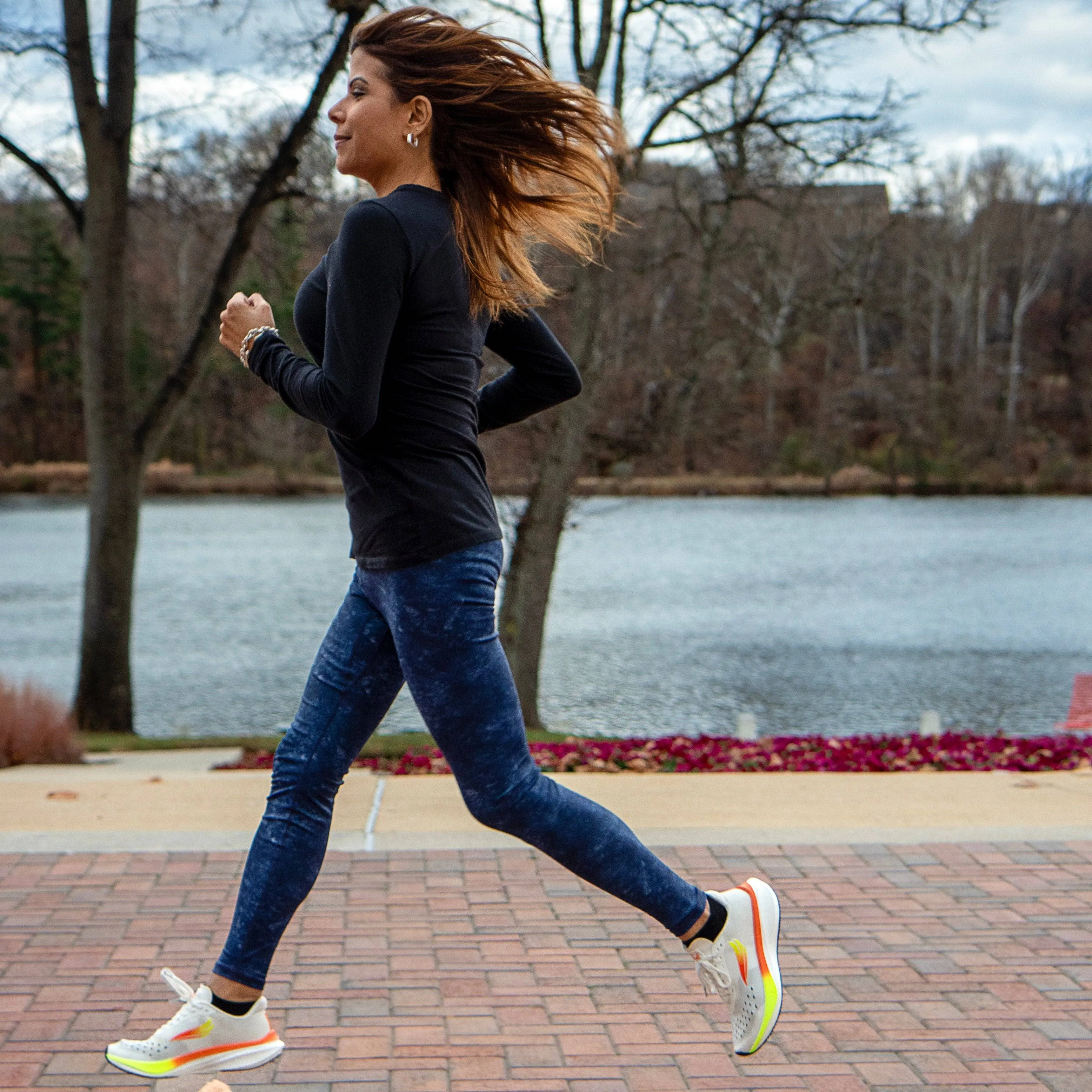 APUS Women Running Shoe