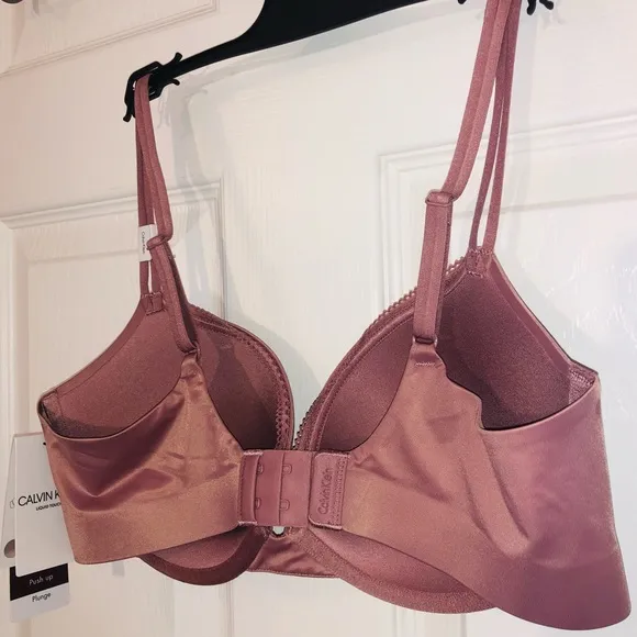 Calvin Klein liquid touch bra (32D)