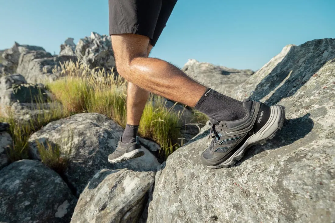 Chaussures de randonnée montagne, homme MH100 gris