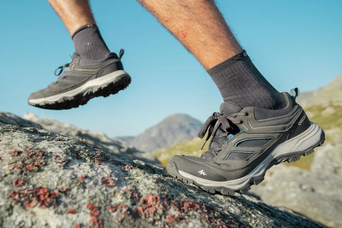 Chaussures de randonnée montagne, homme MH100 gris