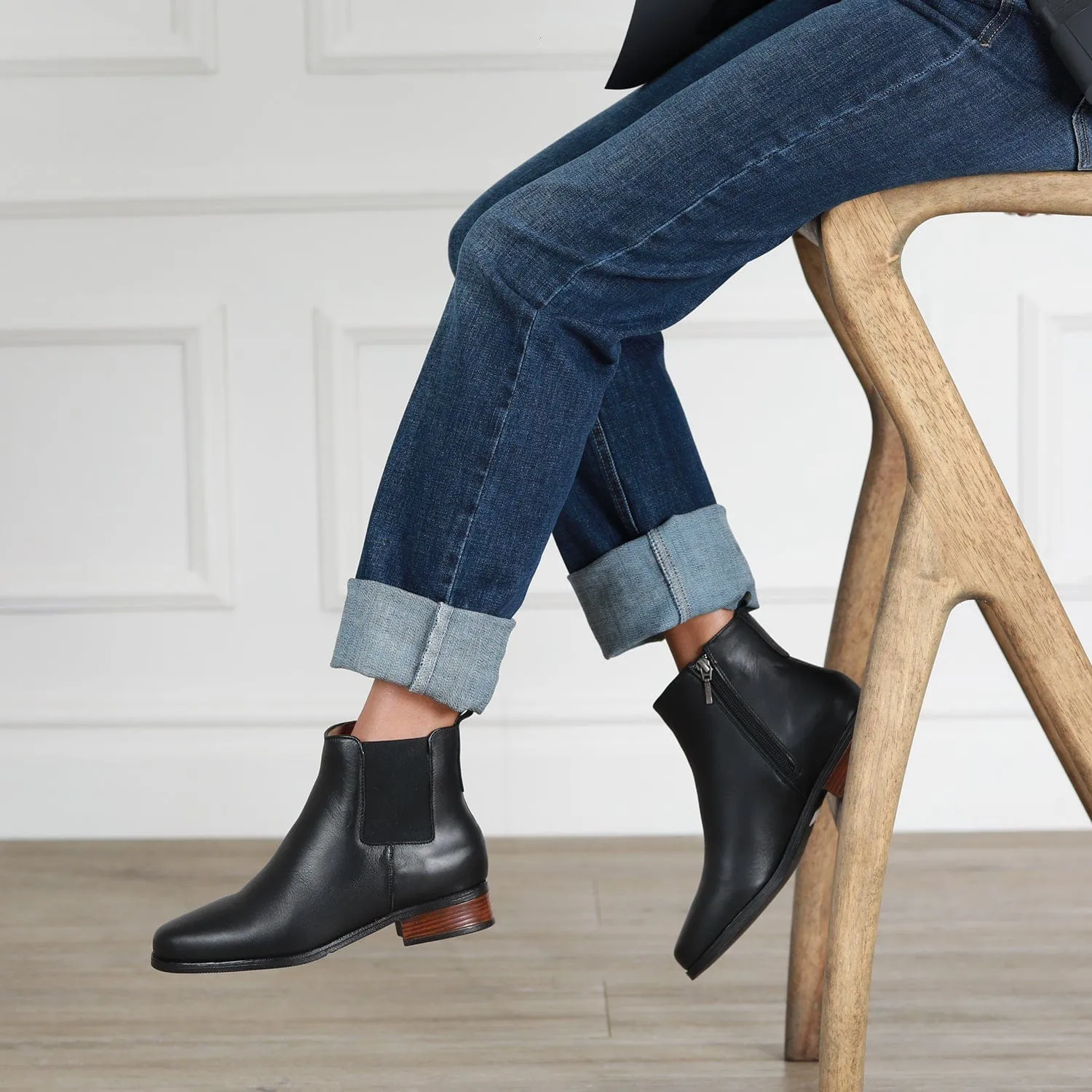 Chelsea Ankle Boots in Black - 12603