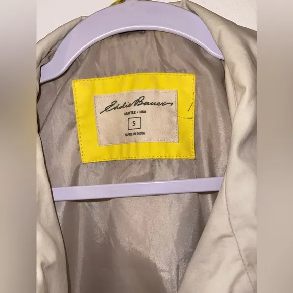 Eddie Bauer women’s trench coat in size small, beige and yellow!