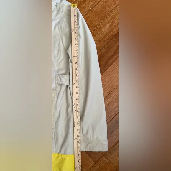 Eddie Bauer women’s trench coat in size small, beige and yellow!