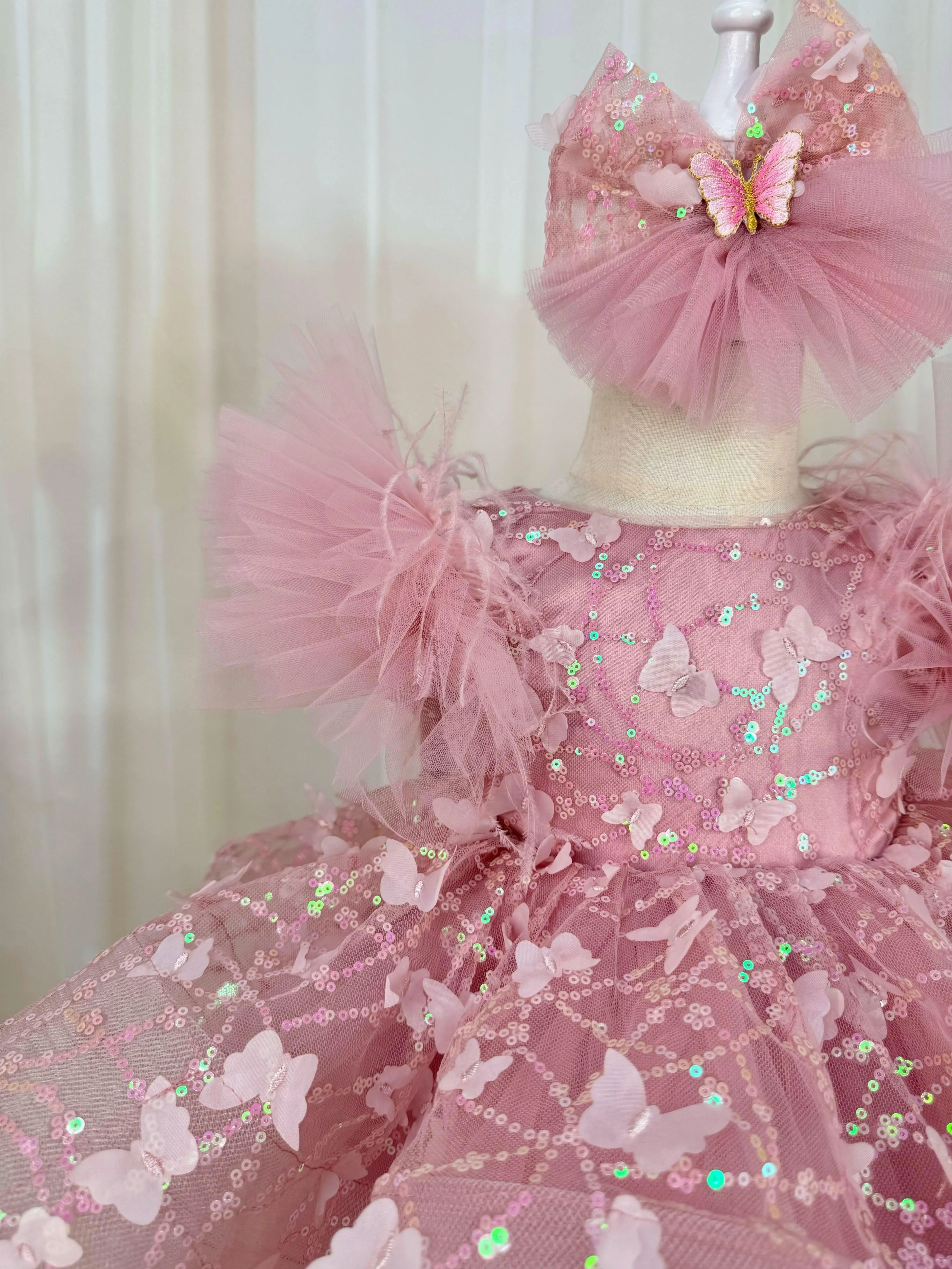 Fashionable and elegant feather bow fluffy stage performance girl dress