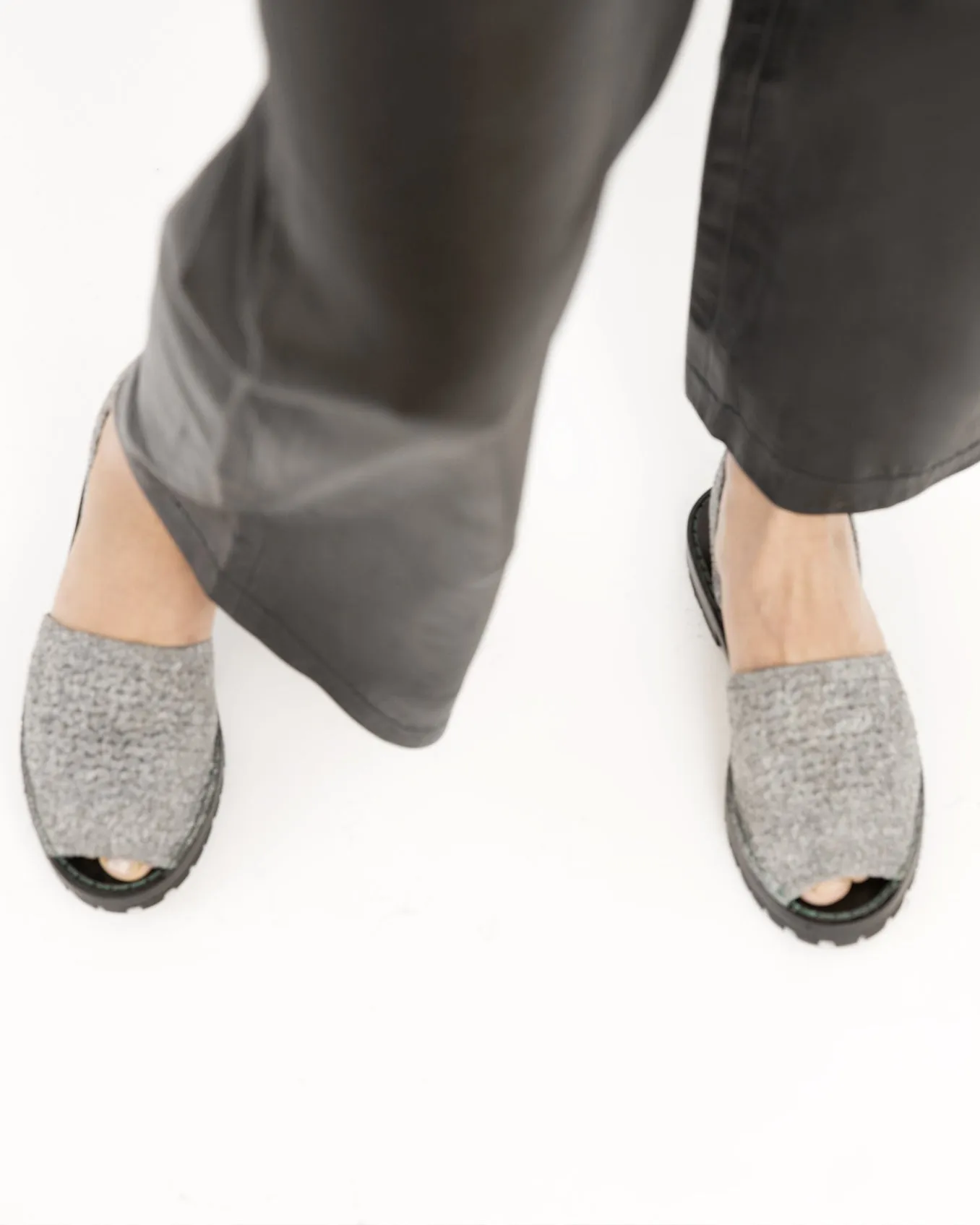 GOYA Gris Woven Felt Sandals
