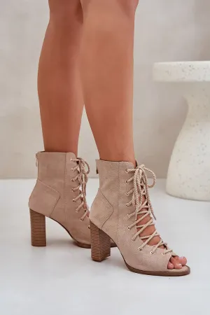 Heel sandals Step in style
