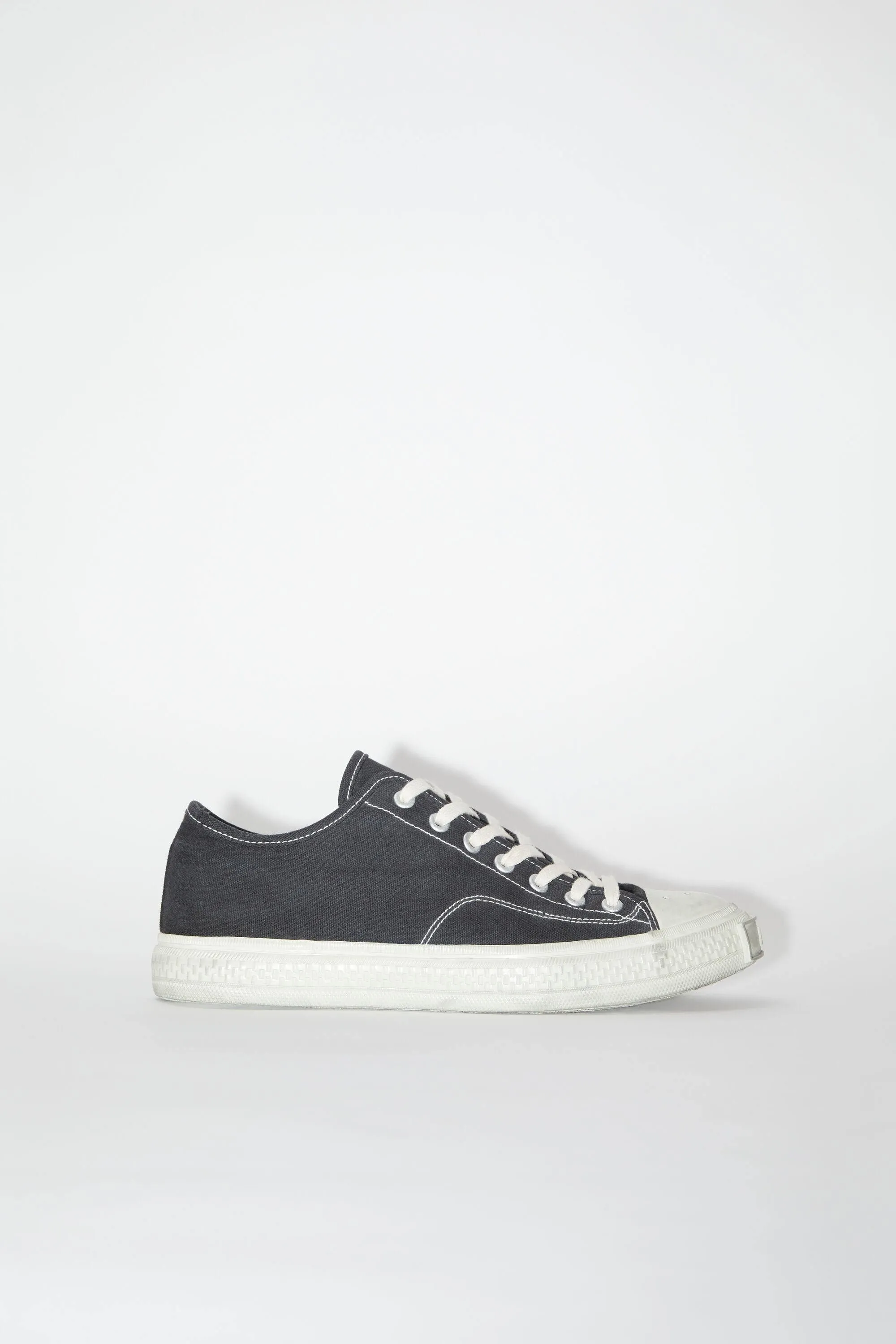 Low Top, Black, Sneaker