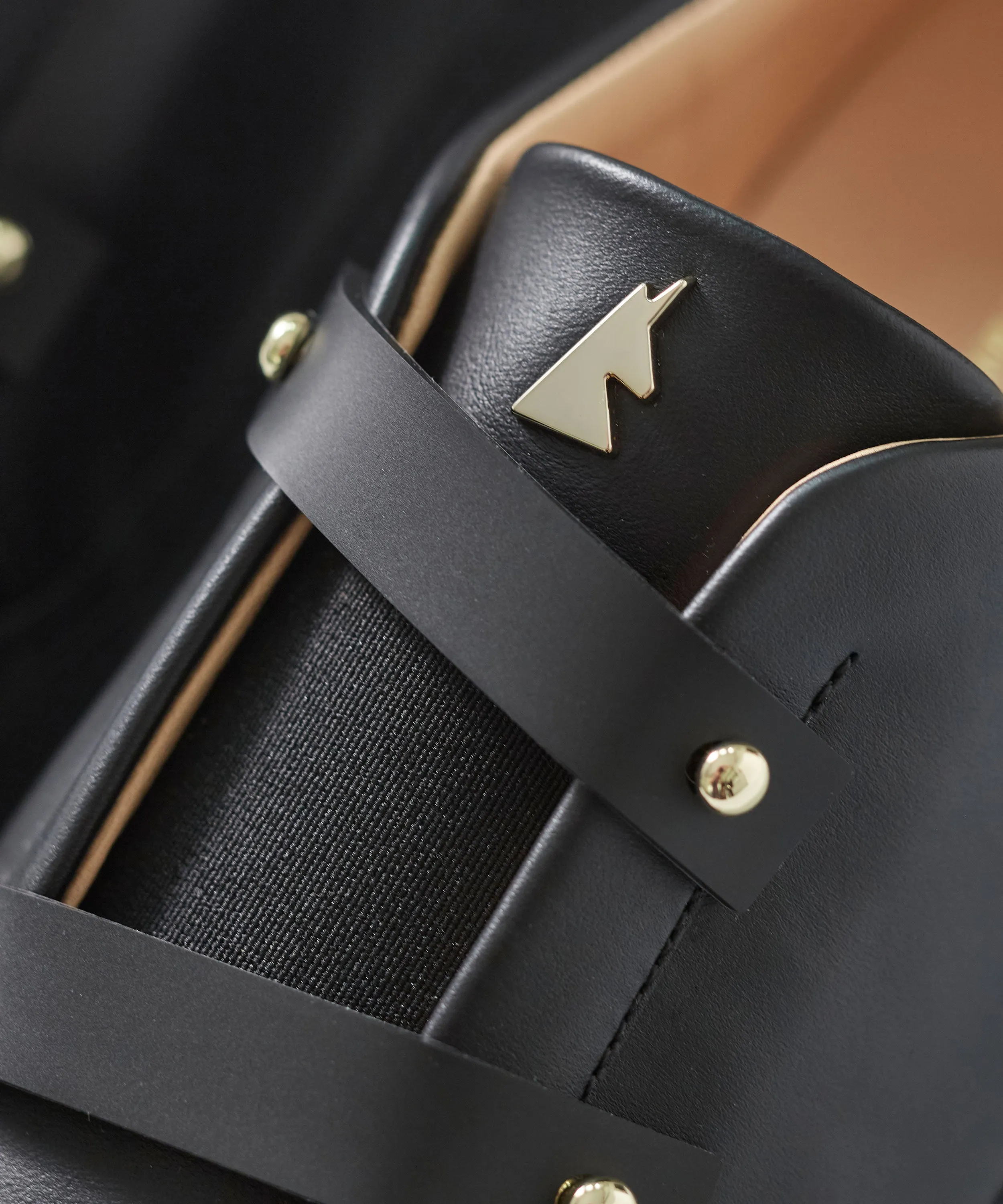 Nous Sneaker - Onyx