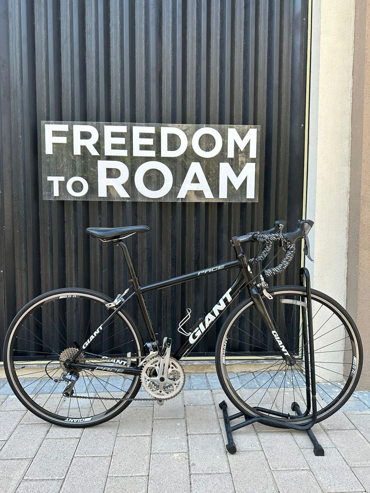 RB Giant Pace: Small Frame, Aluminum Build, 24-Speed Agility with Shimano Claris Group Set