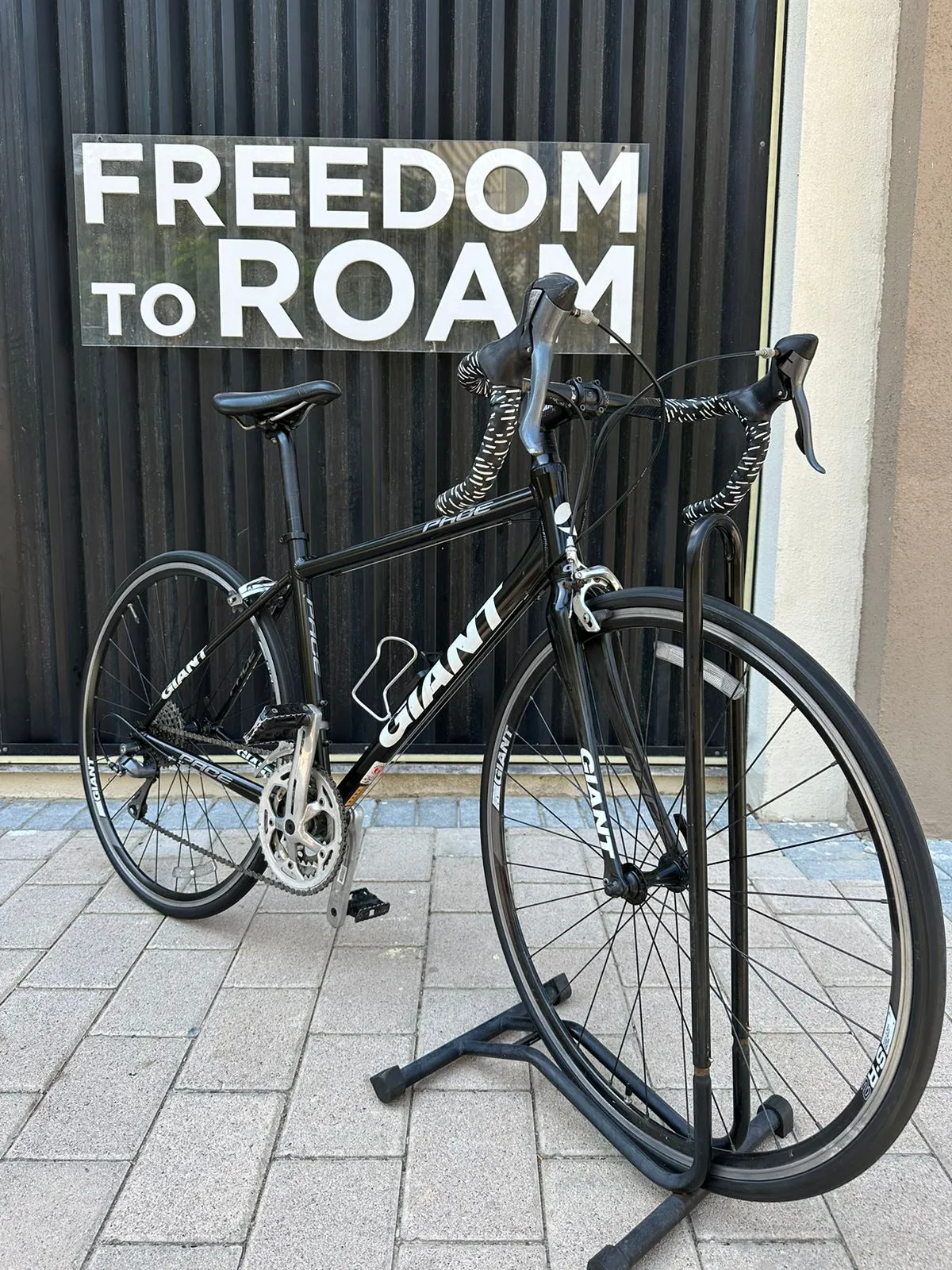 RB Giant Pace: Small Frame, Aluminum Build, 24-Speed Agility with Shimano Claris Group Set