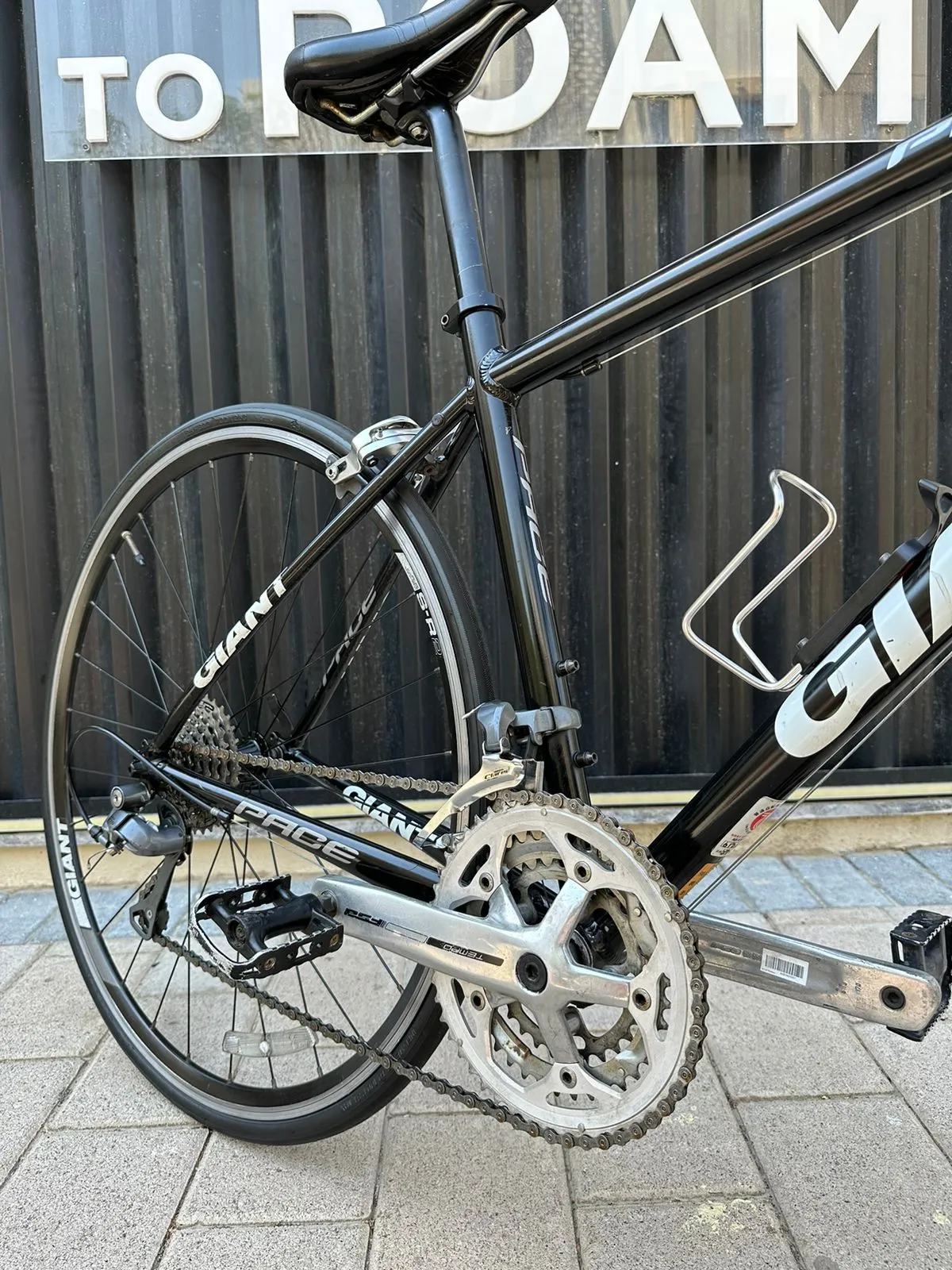 RB Giant Pace: Small Frame, Aluminum Build, 24-Speed Agility with Shimano Claris Group Set