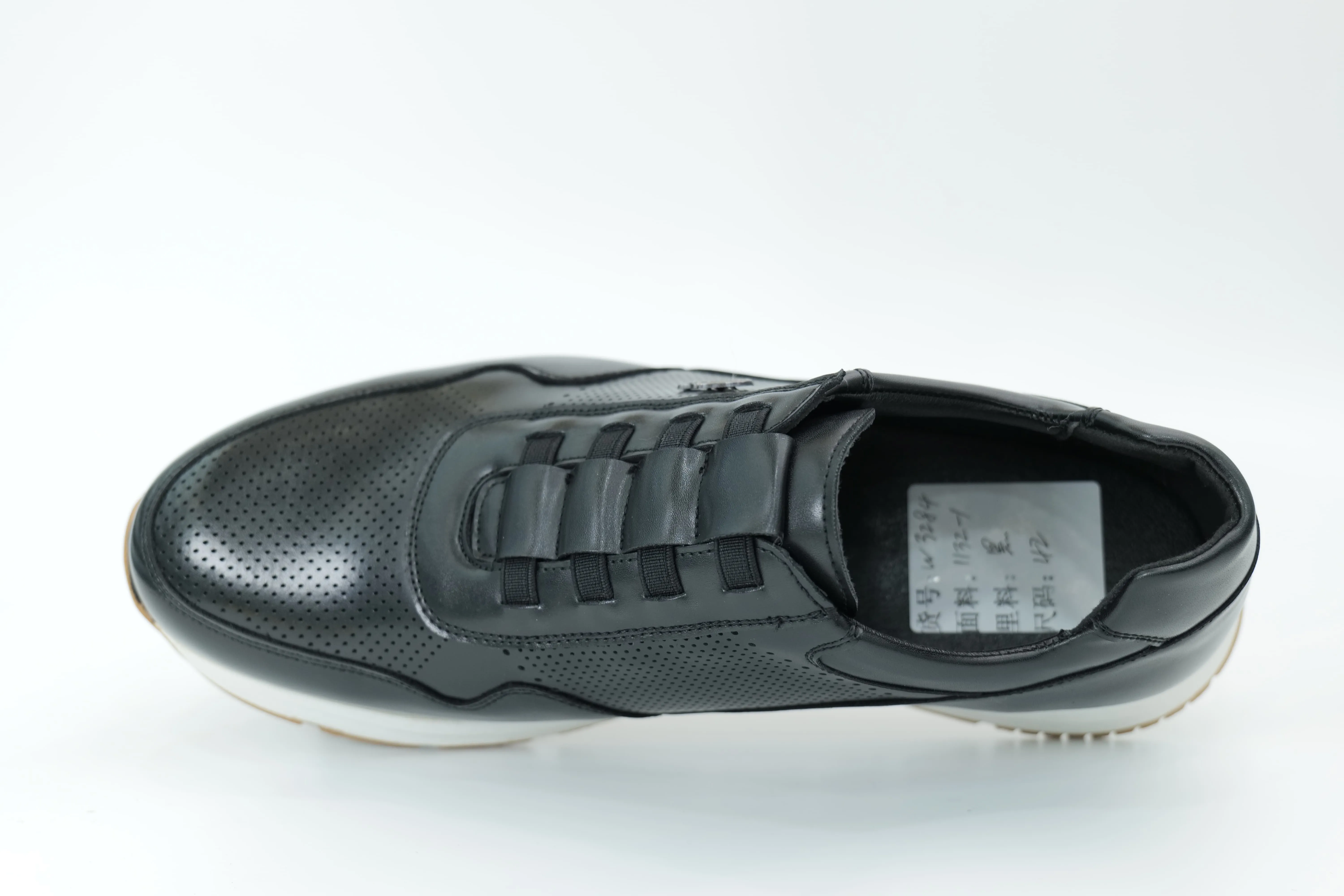 Sports shoes