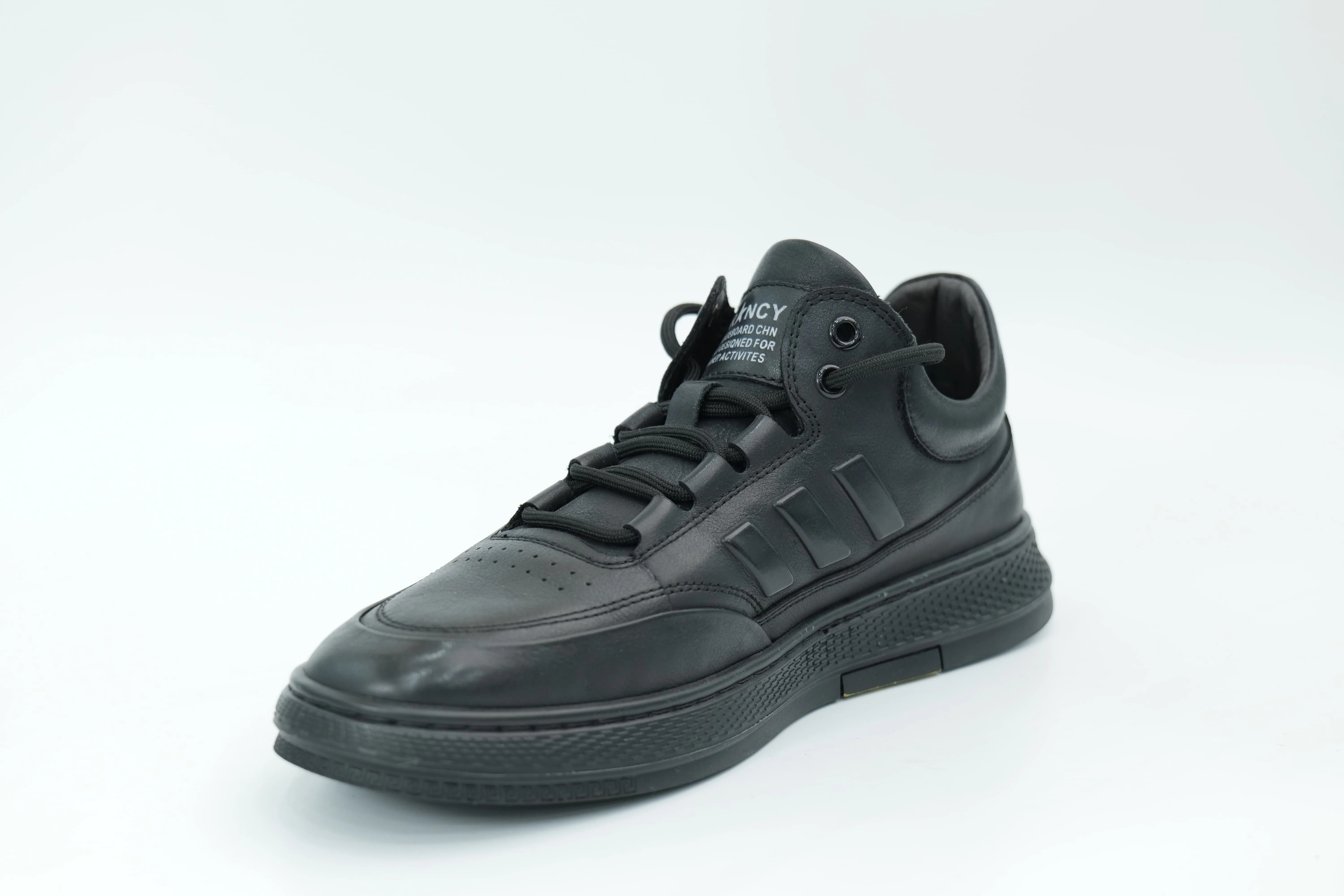 Sports shoes