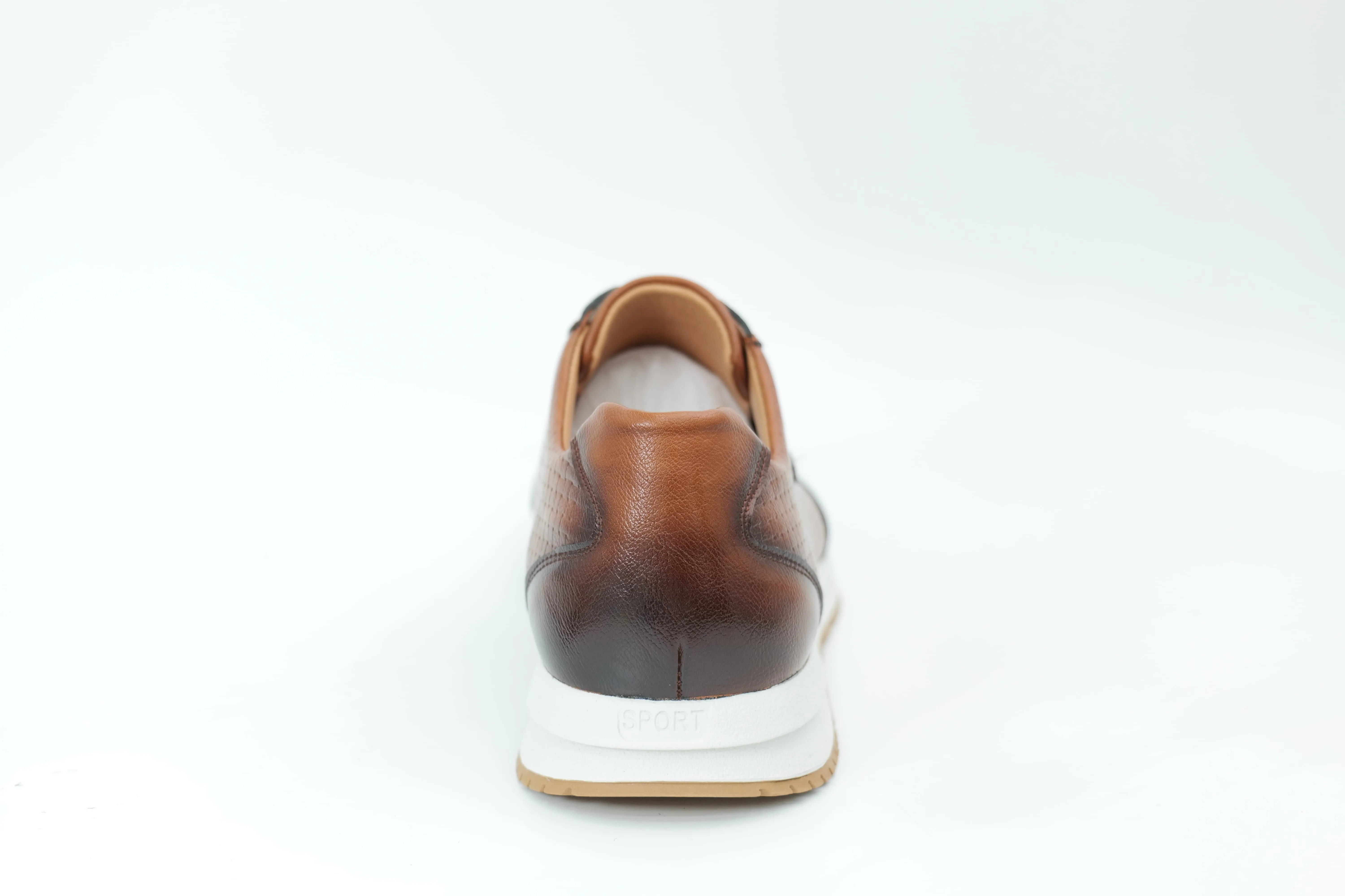Sports shoes