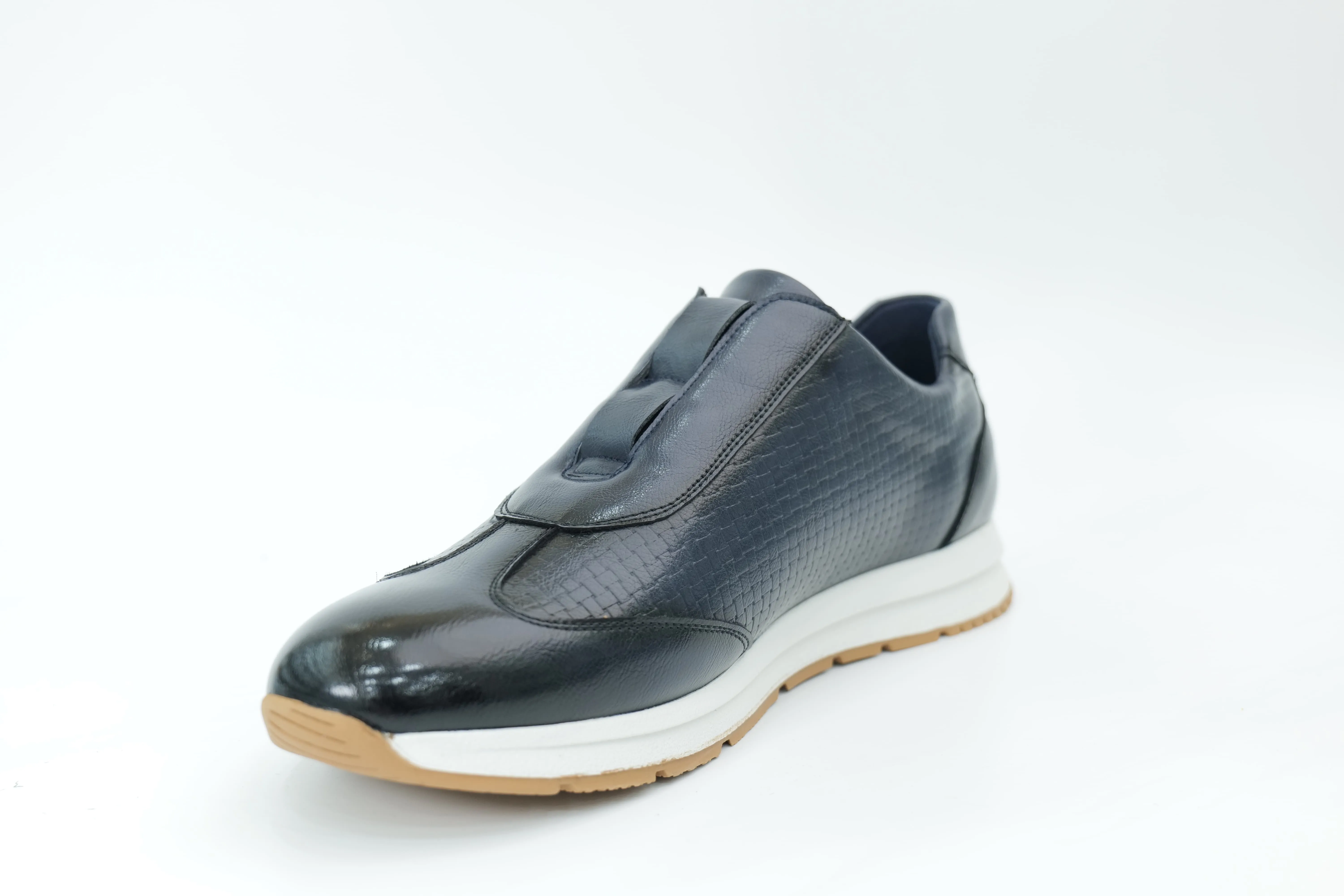 Sports shoes