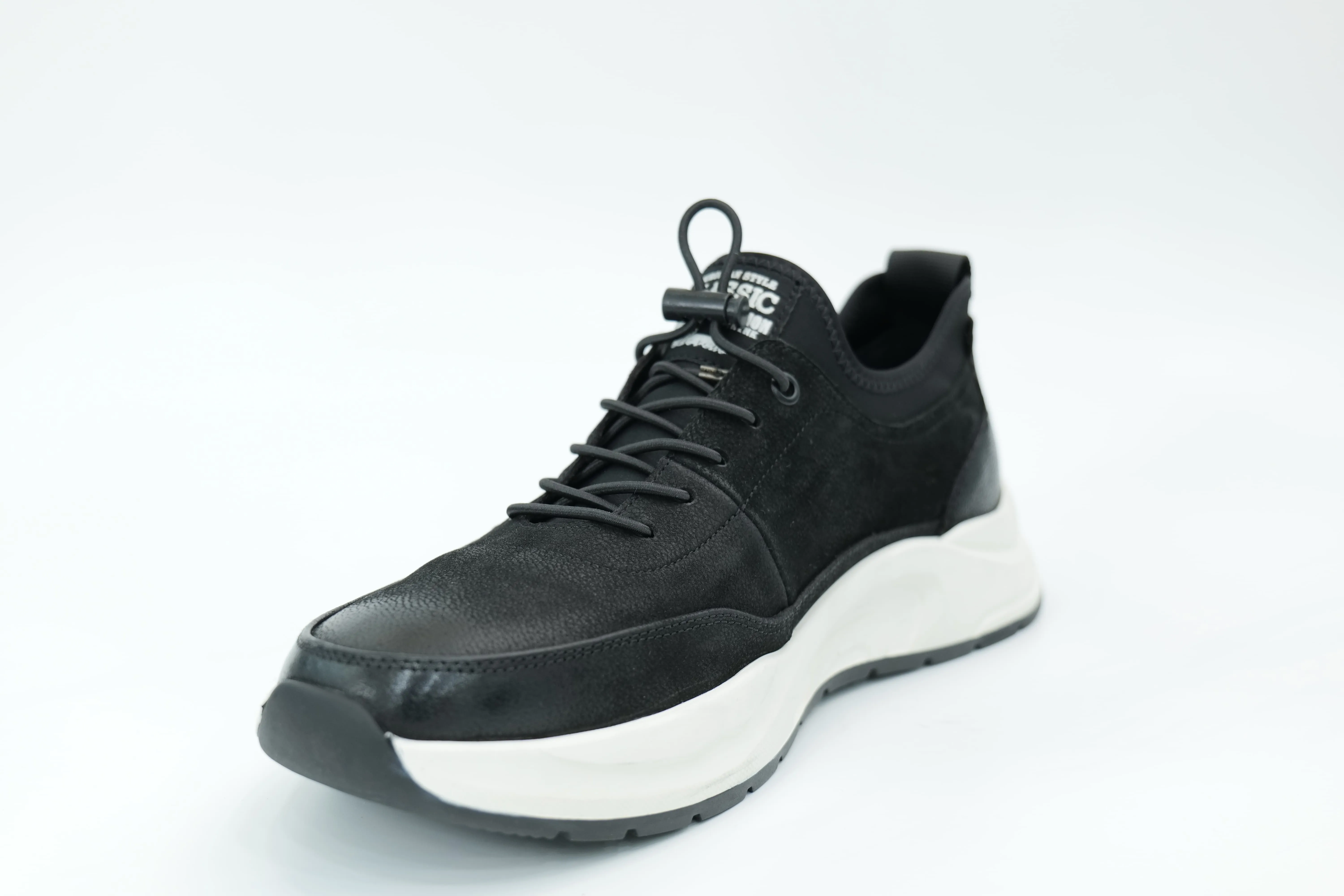 Sports shoes