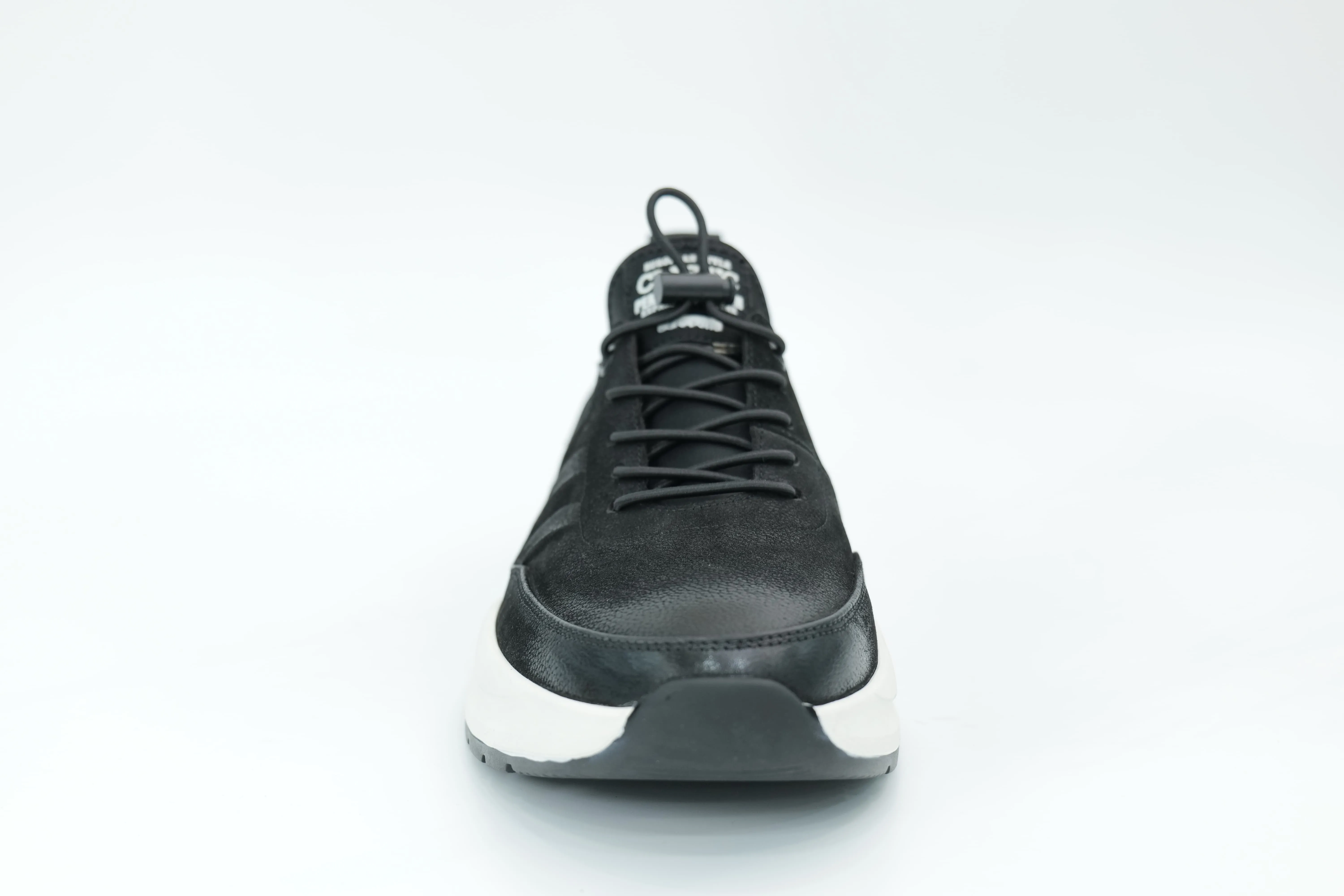 Sports shoes