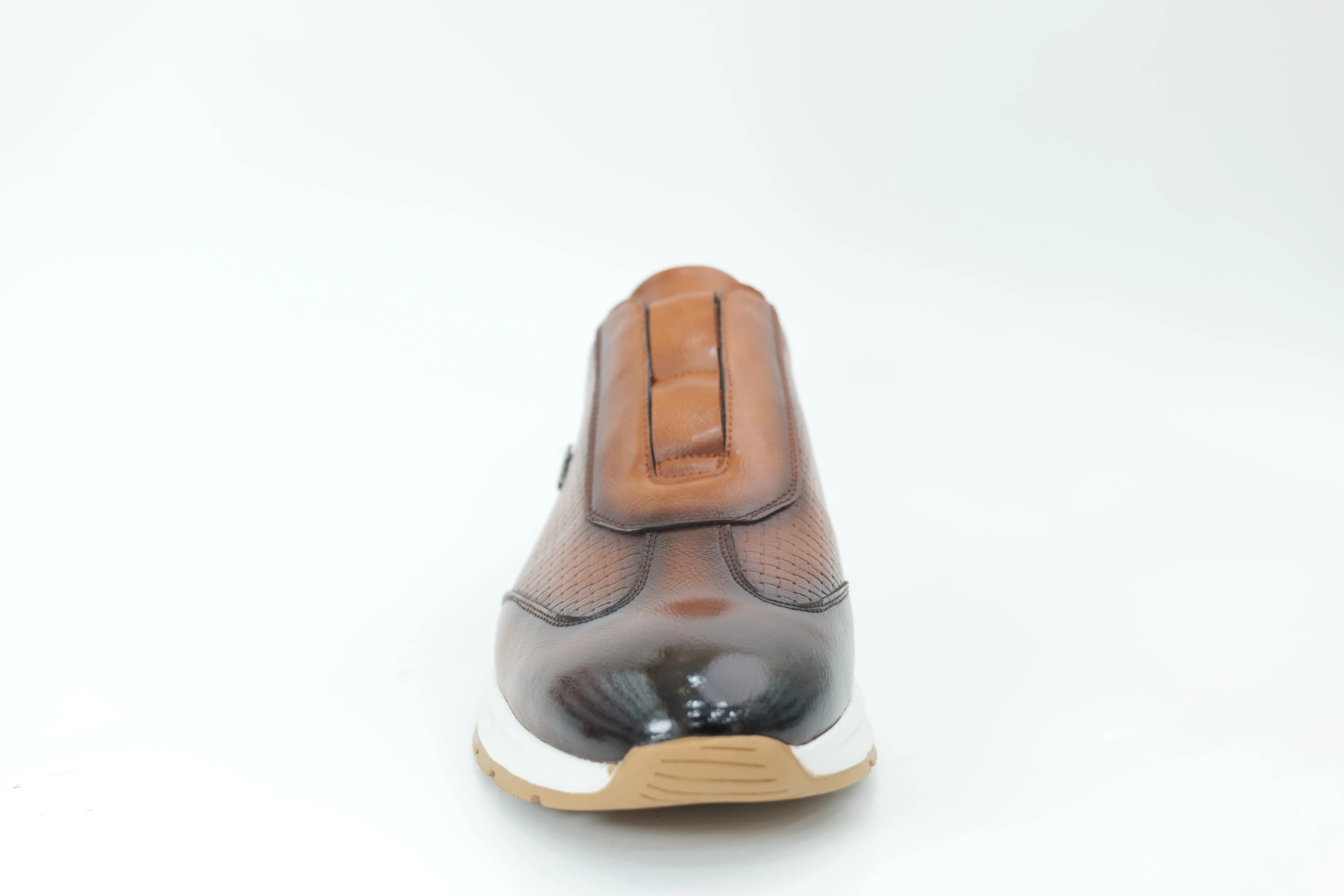 Sports shoes