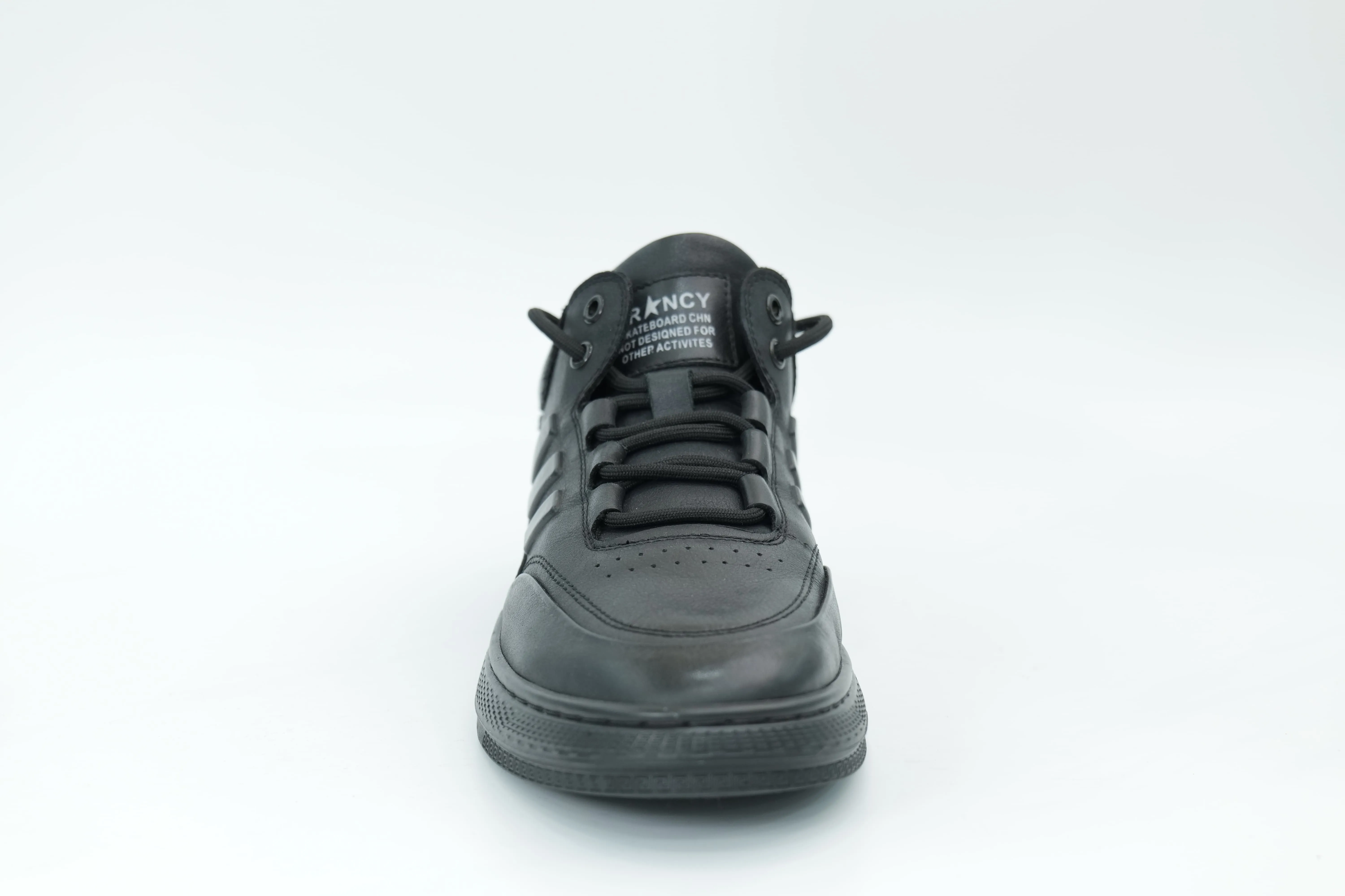Sports shoes