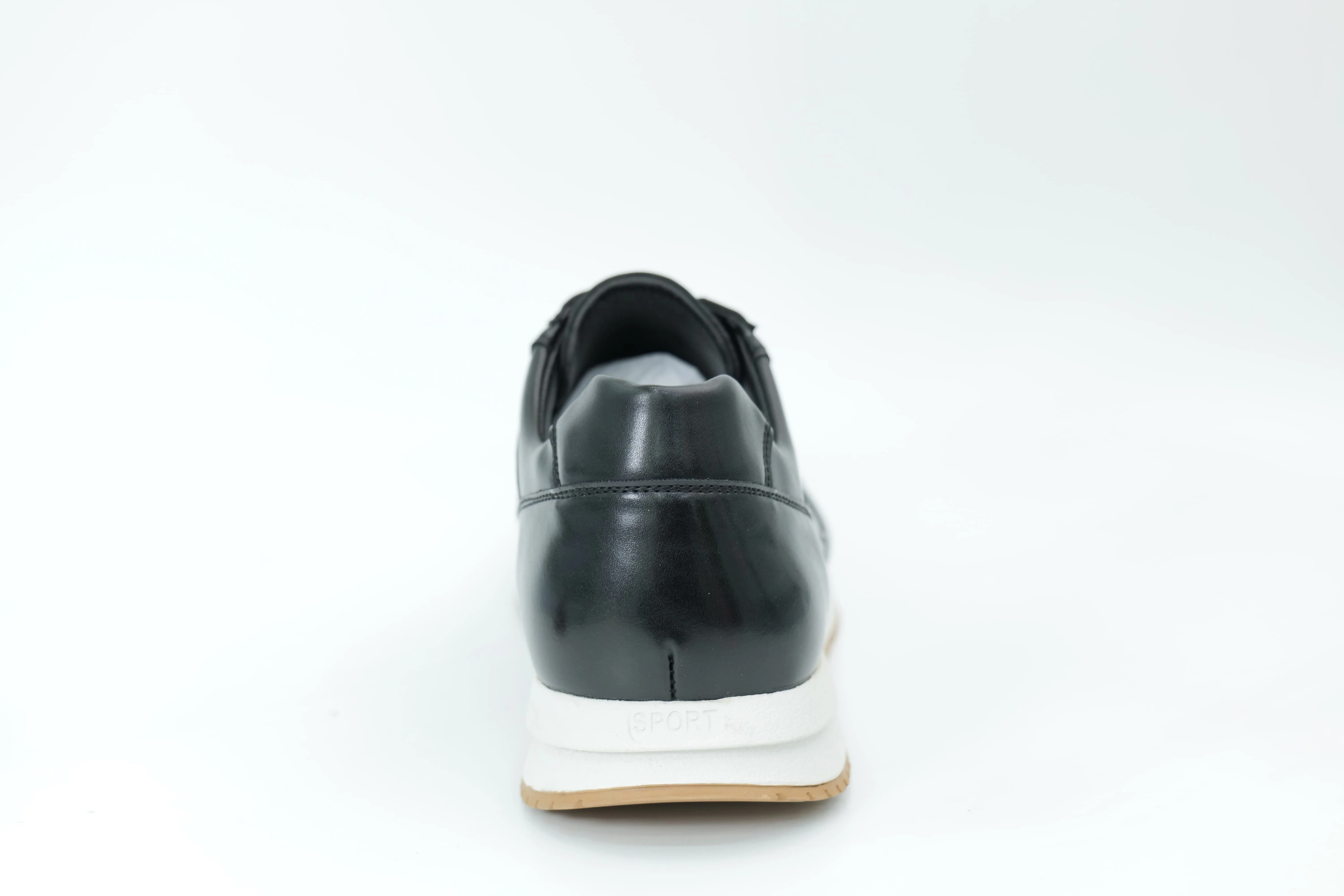 Sports shoes