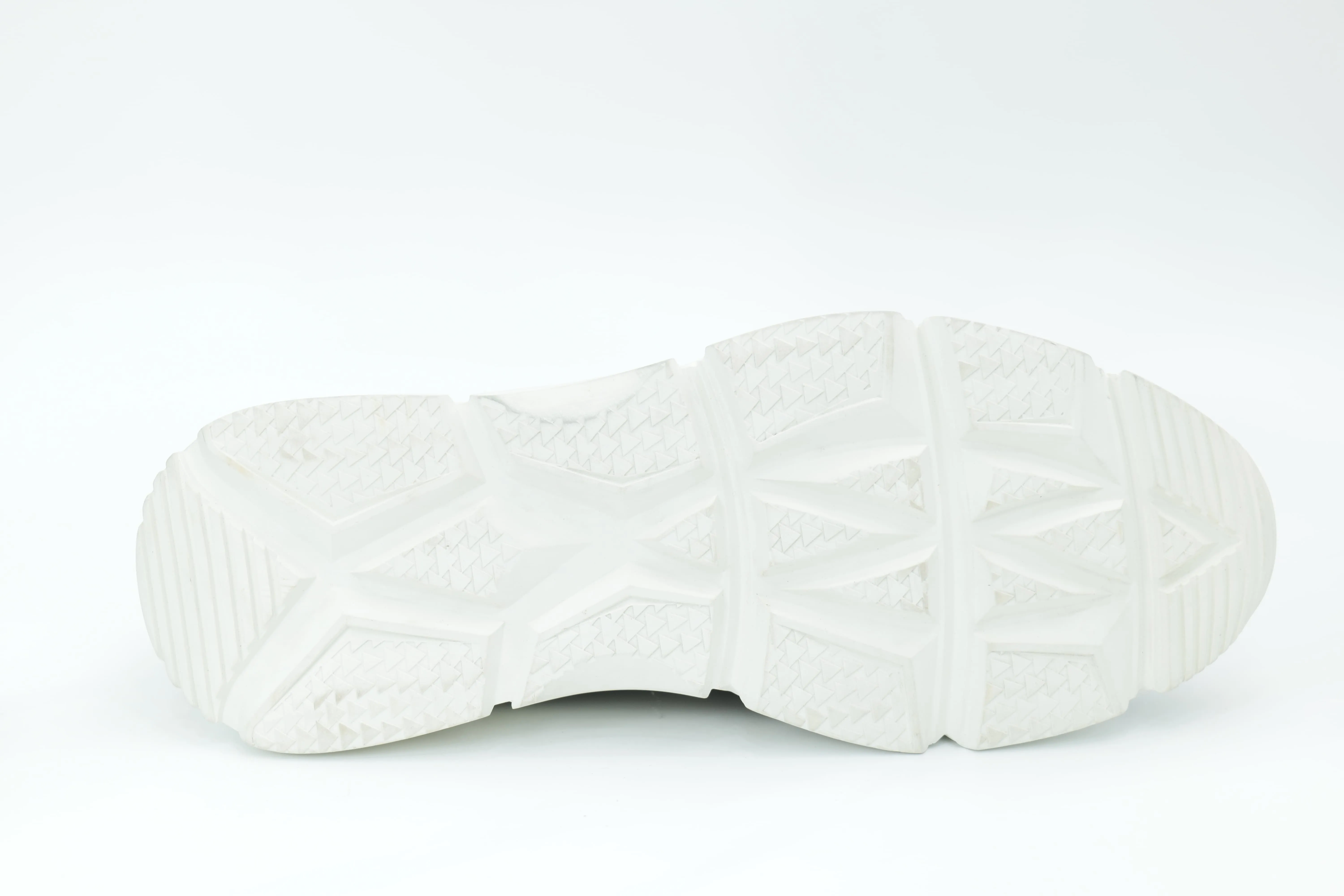 Sports shoes