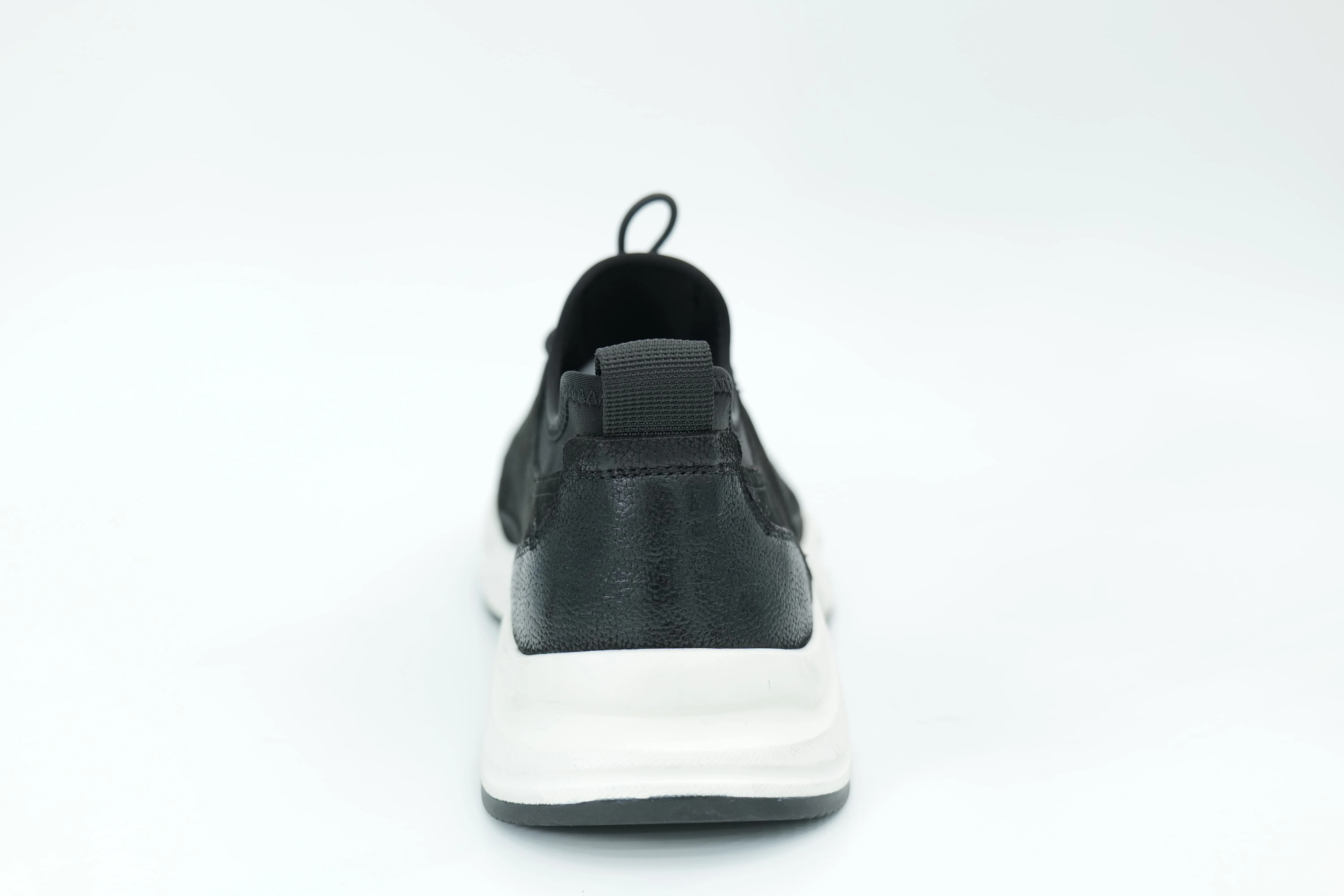 Sports shoes
