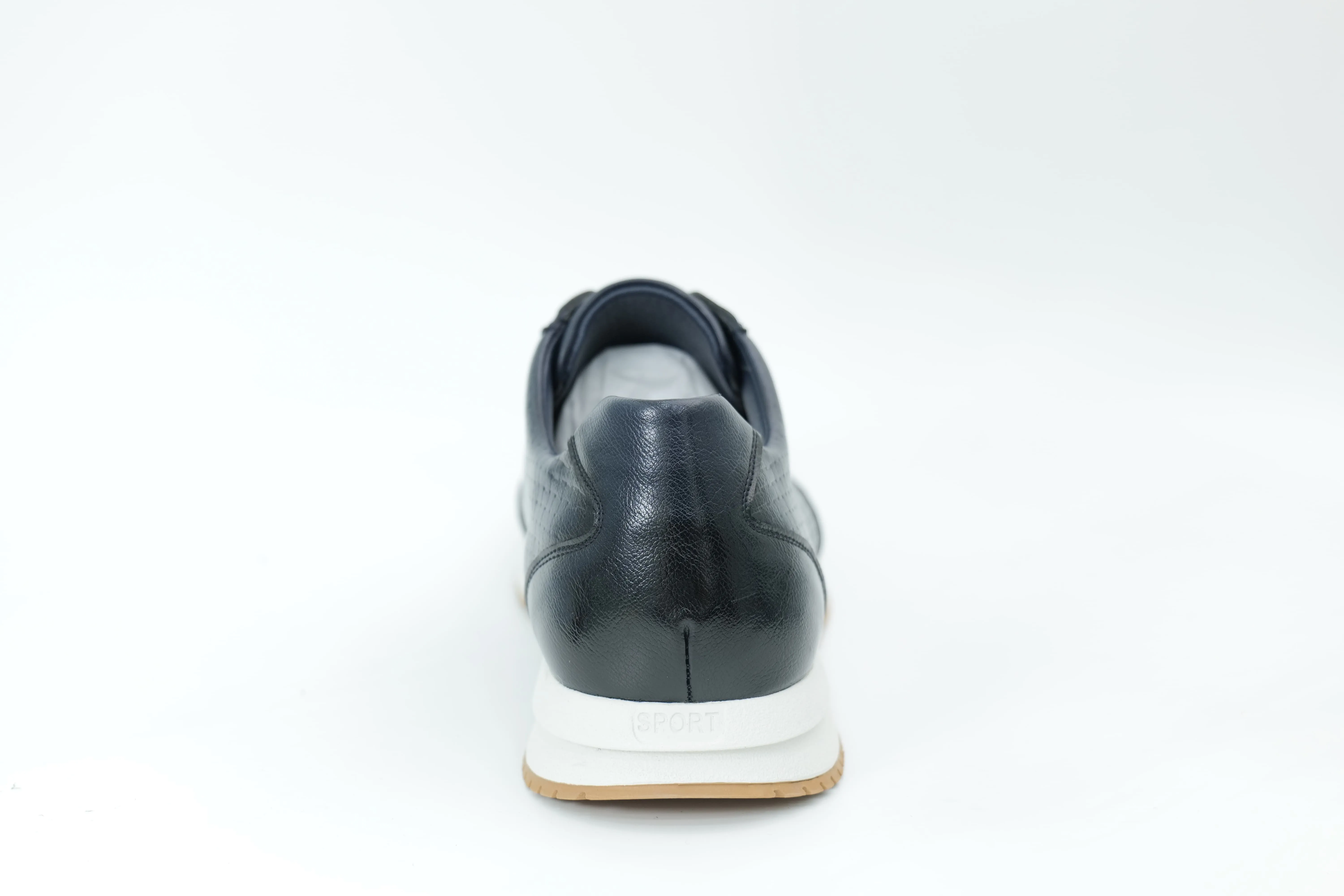Sports shoes