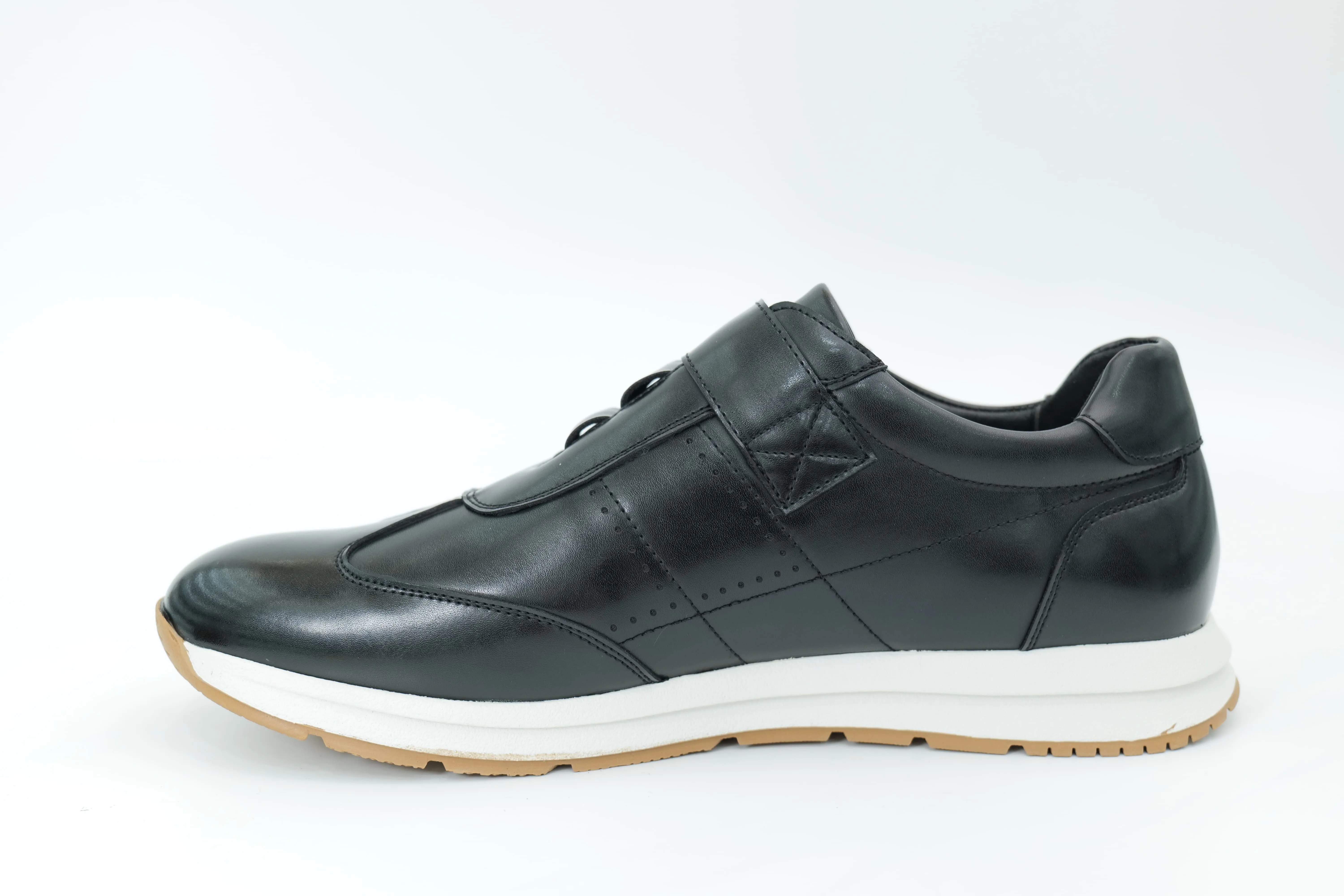 Sports shoes