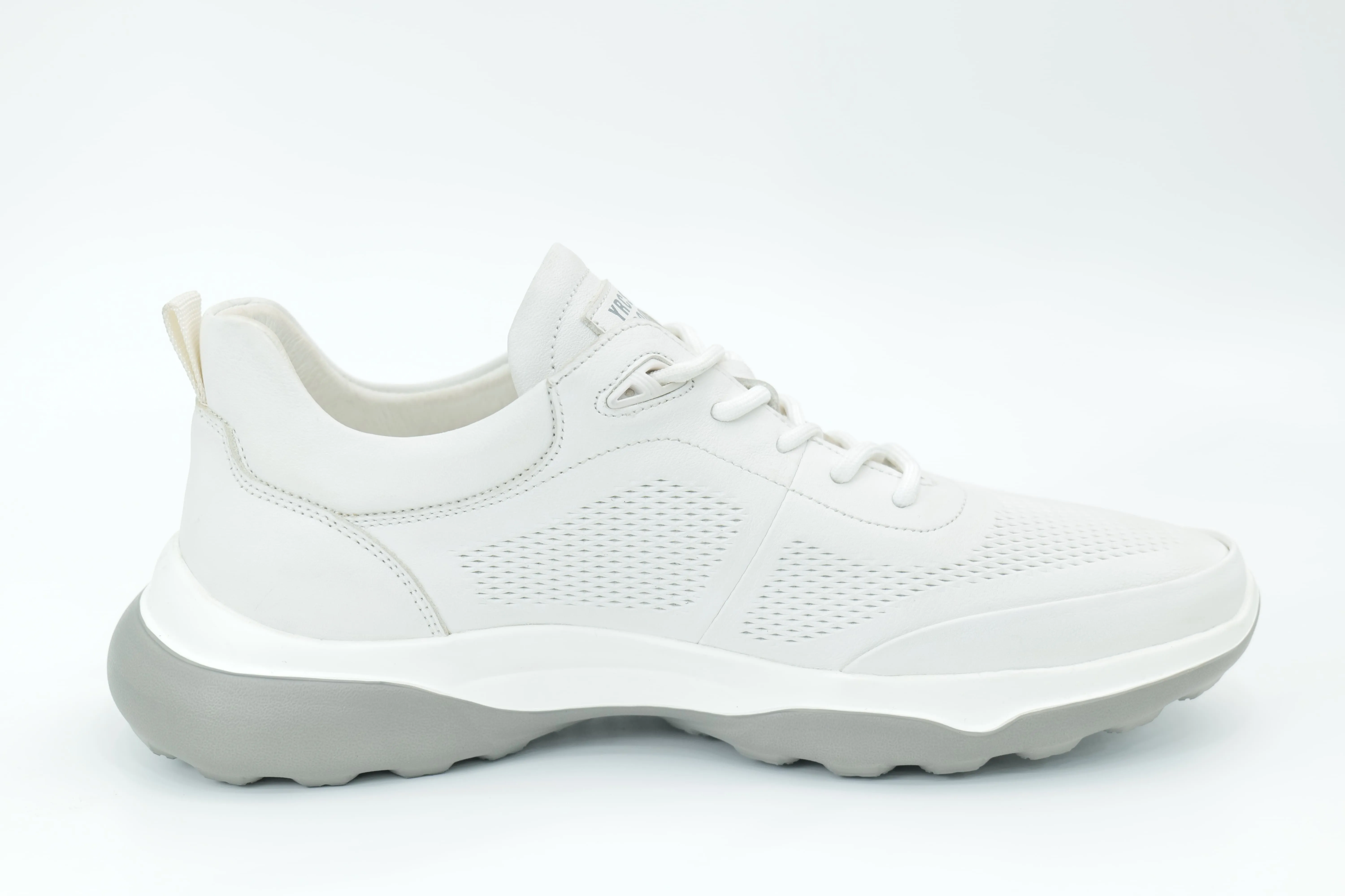 Sports shoes