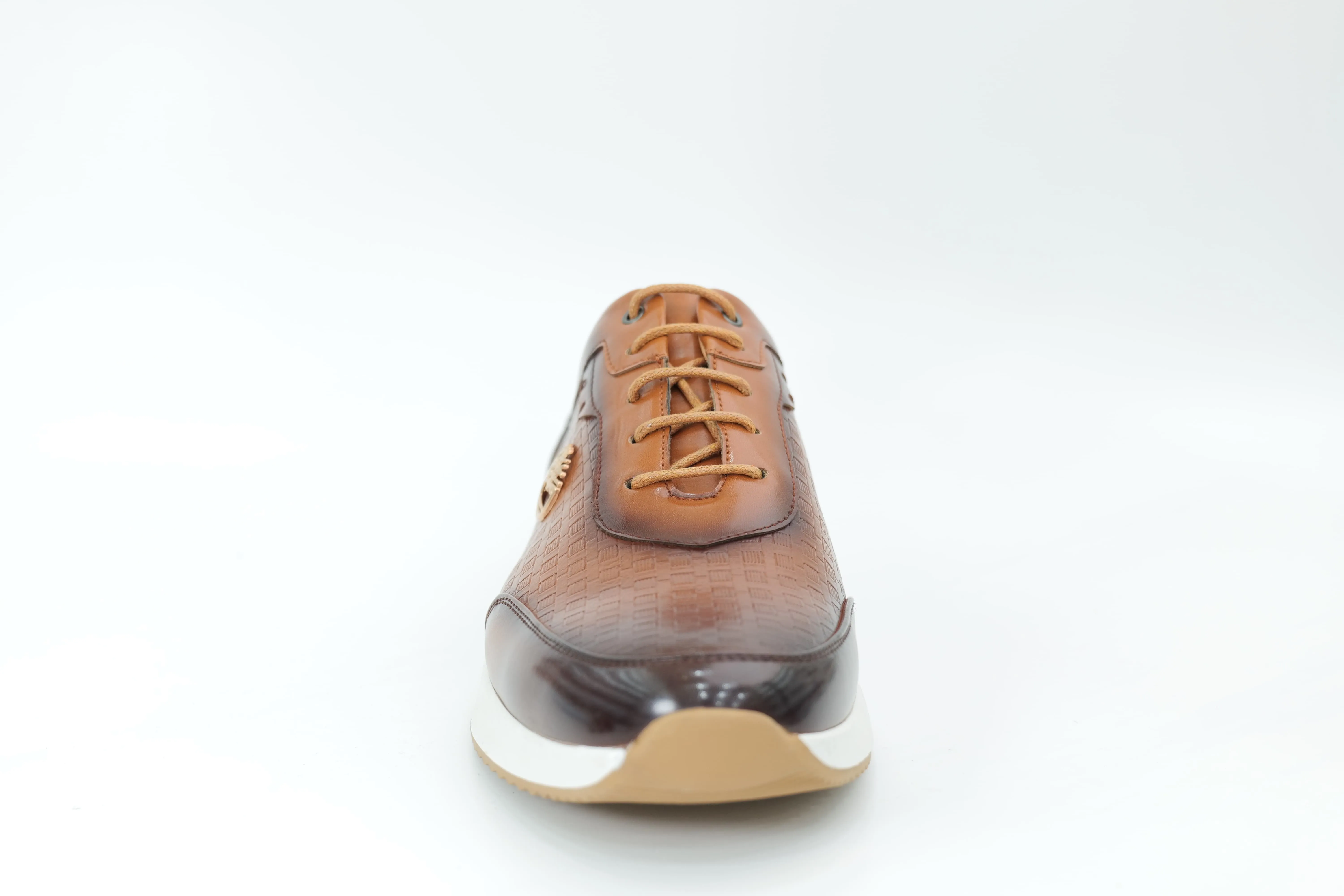 Sports shoes