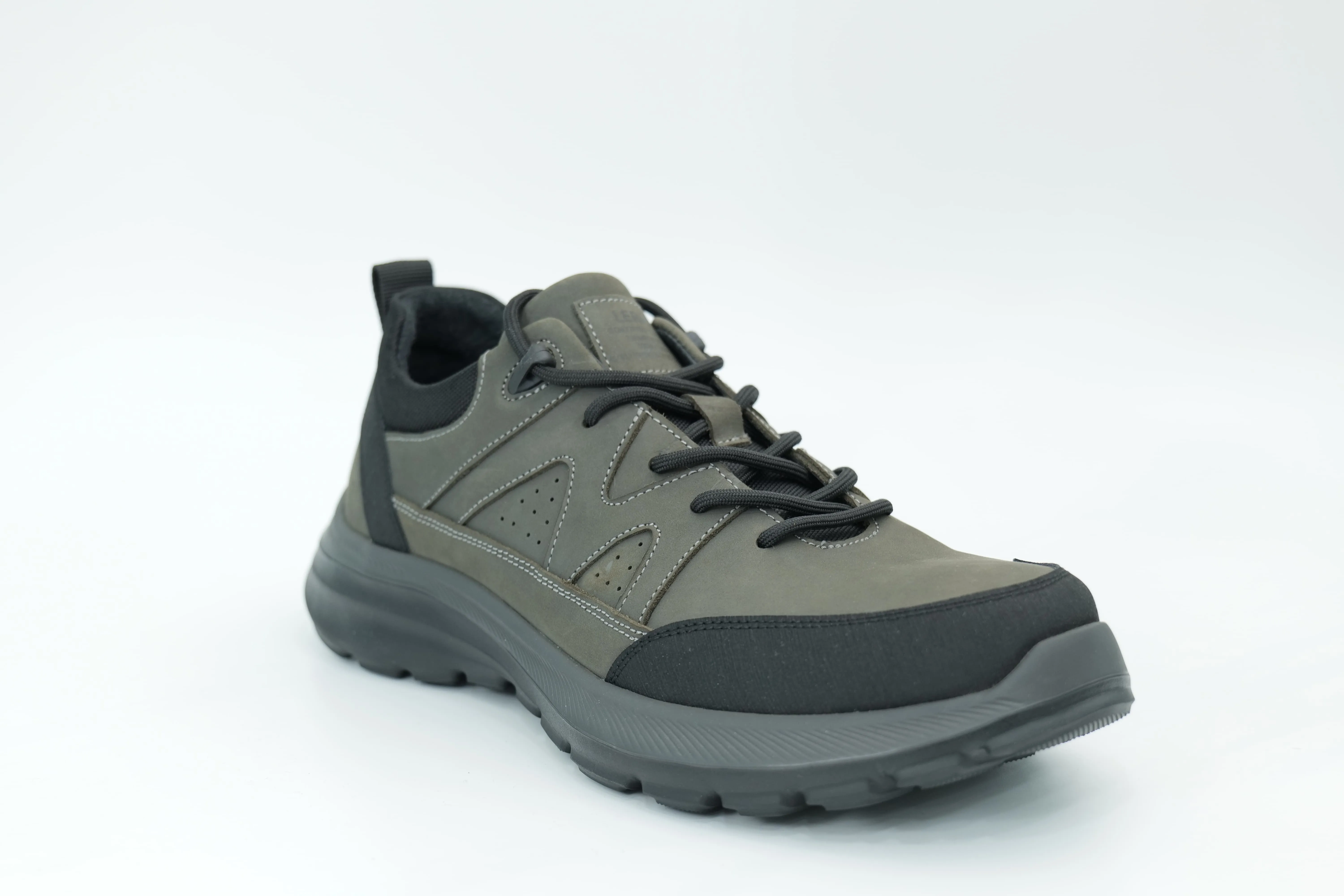 Sports shoes