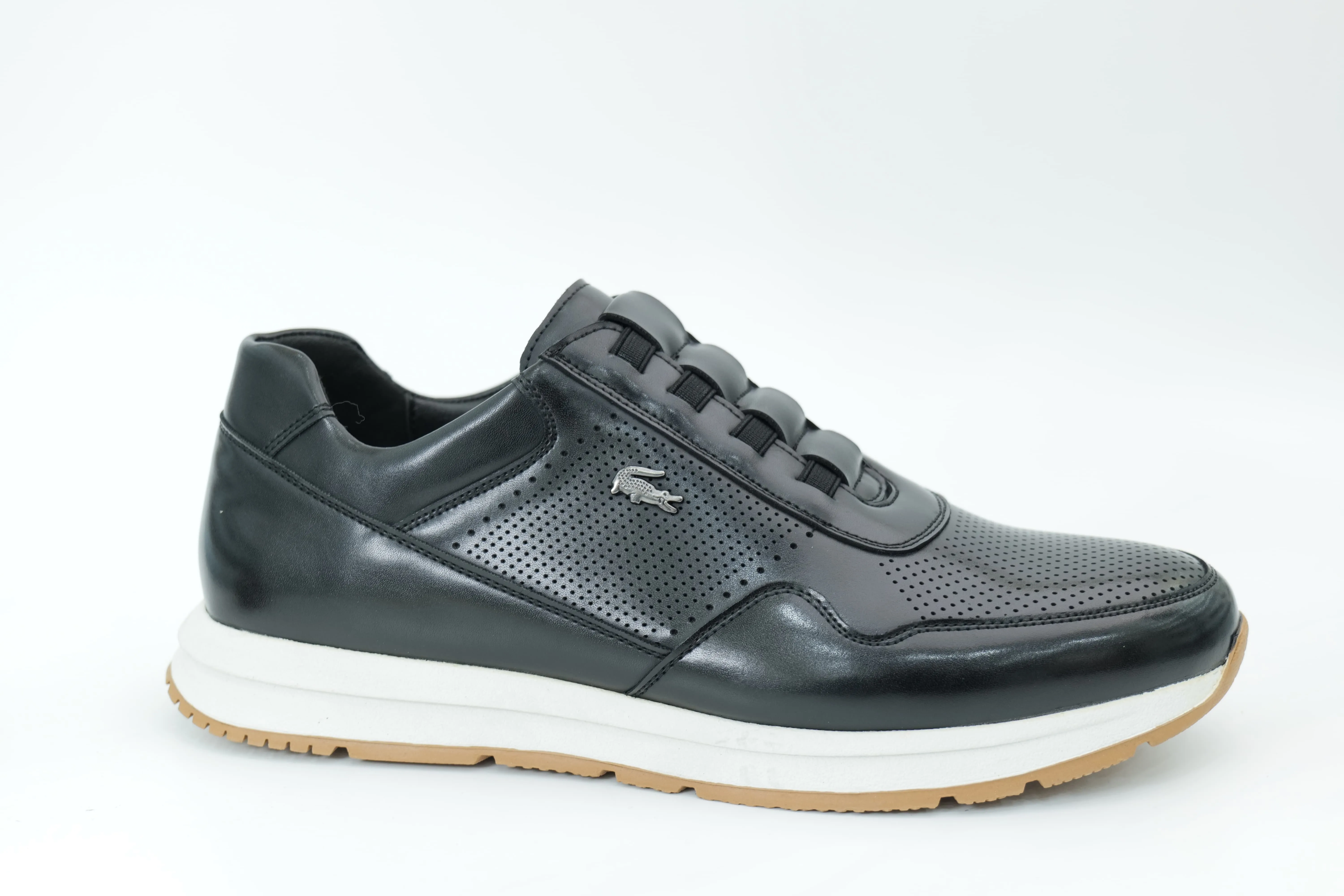 Sports shoes