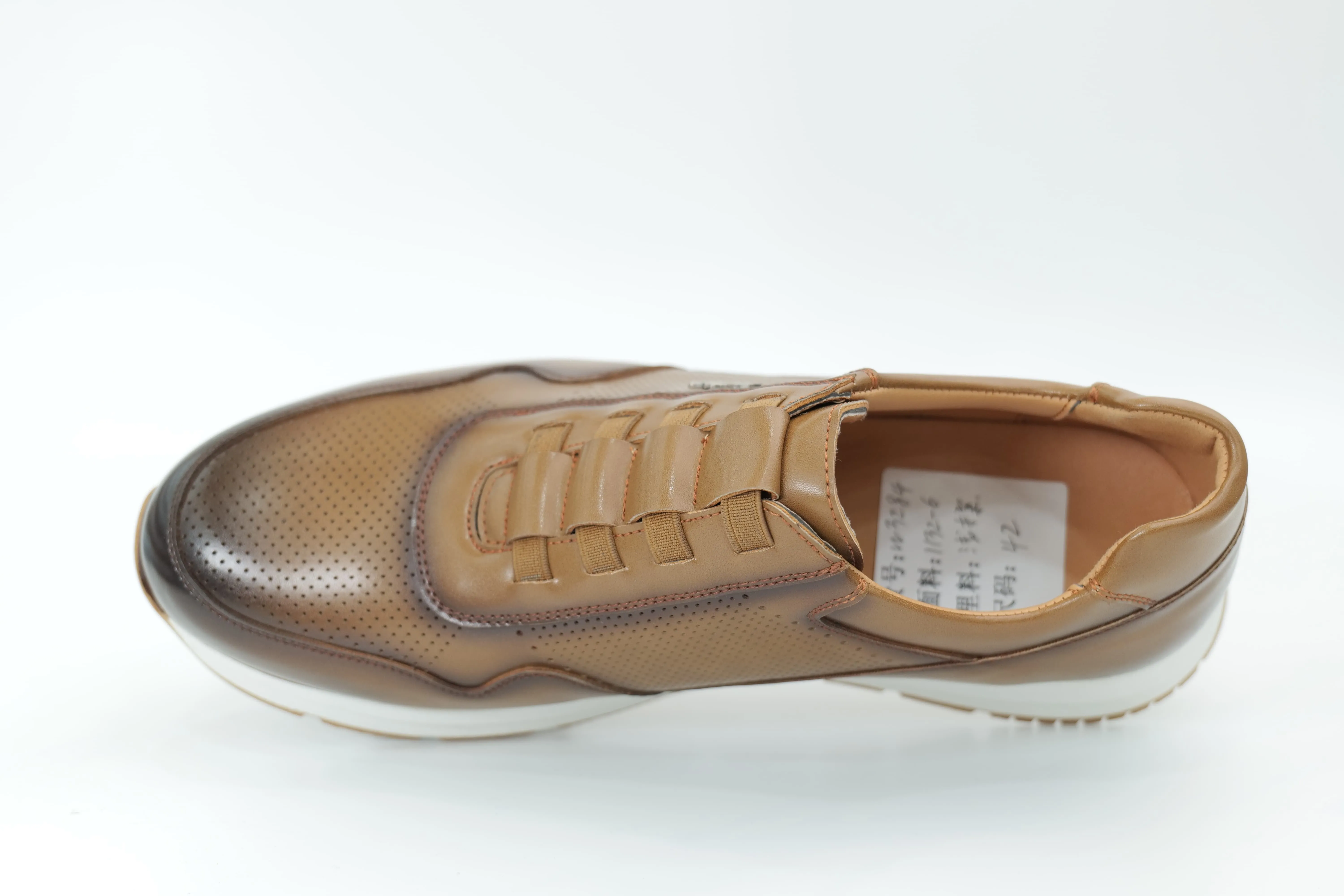 Sports shoes