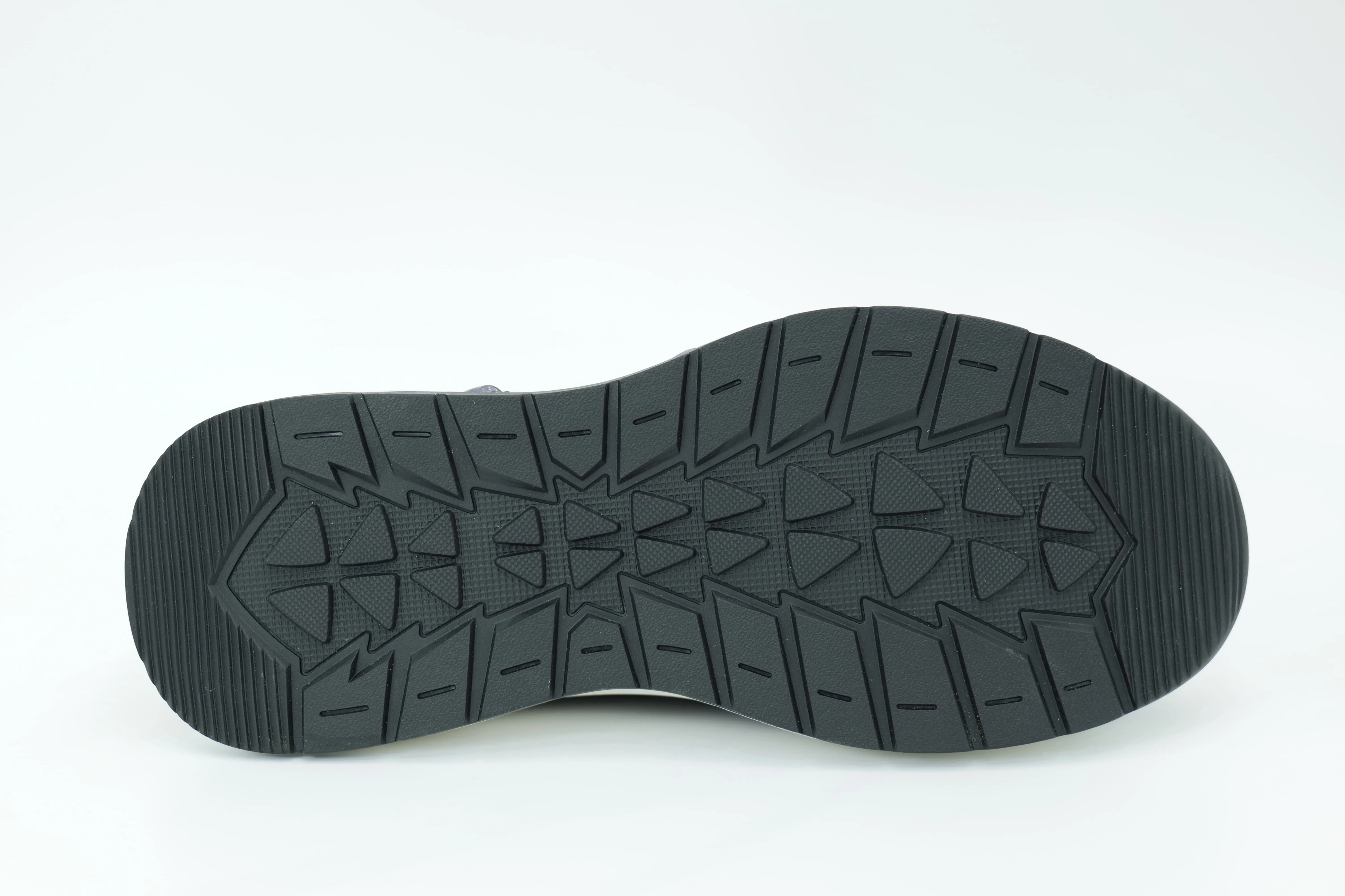 Sports shoes