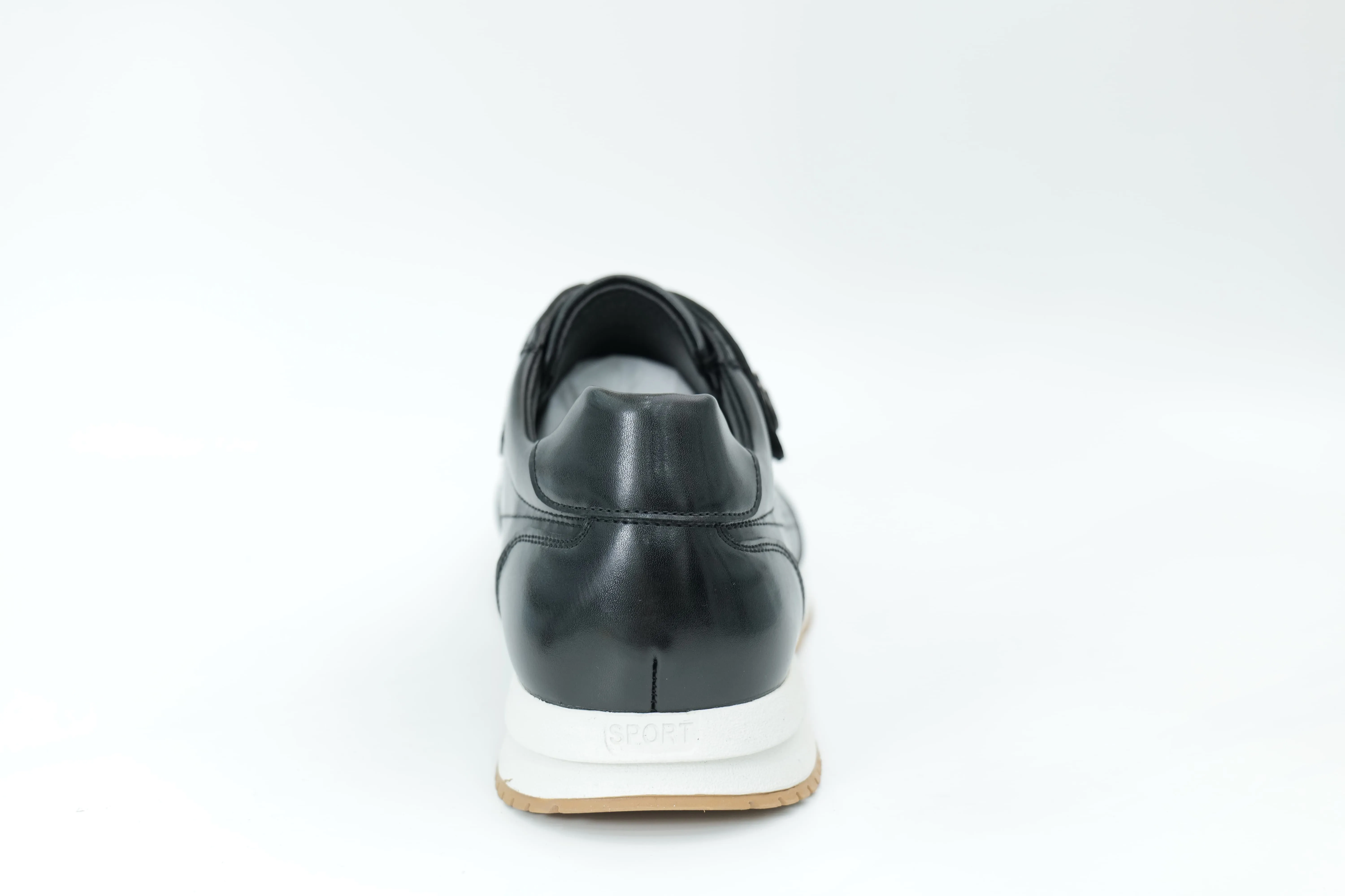 Sports shoes