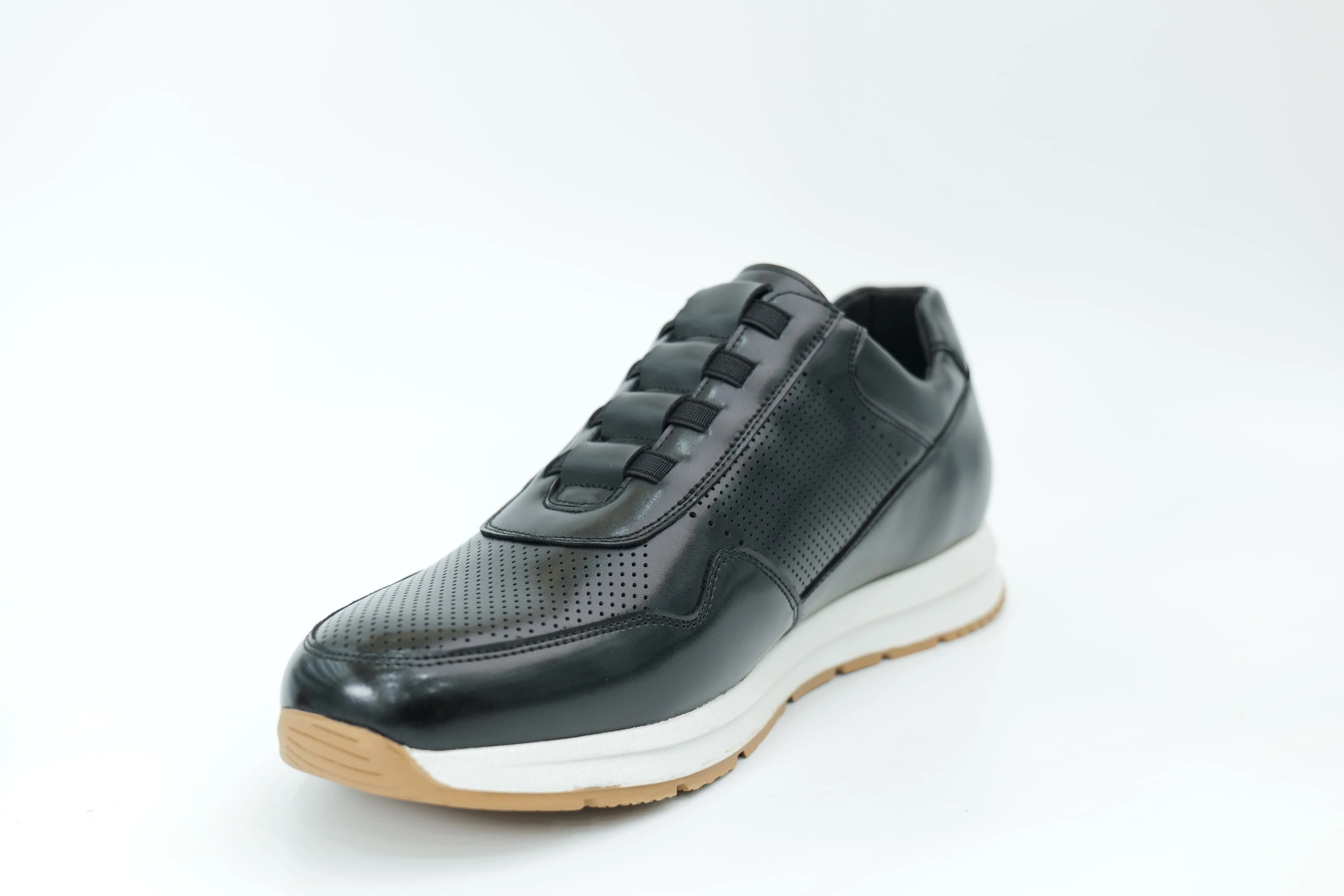Sports shoes