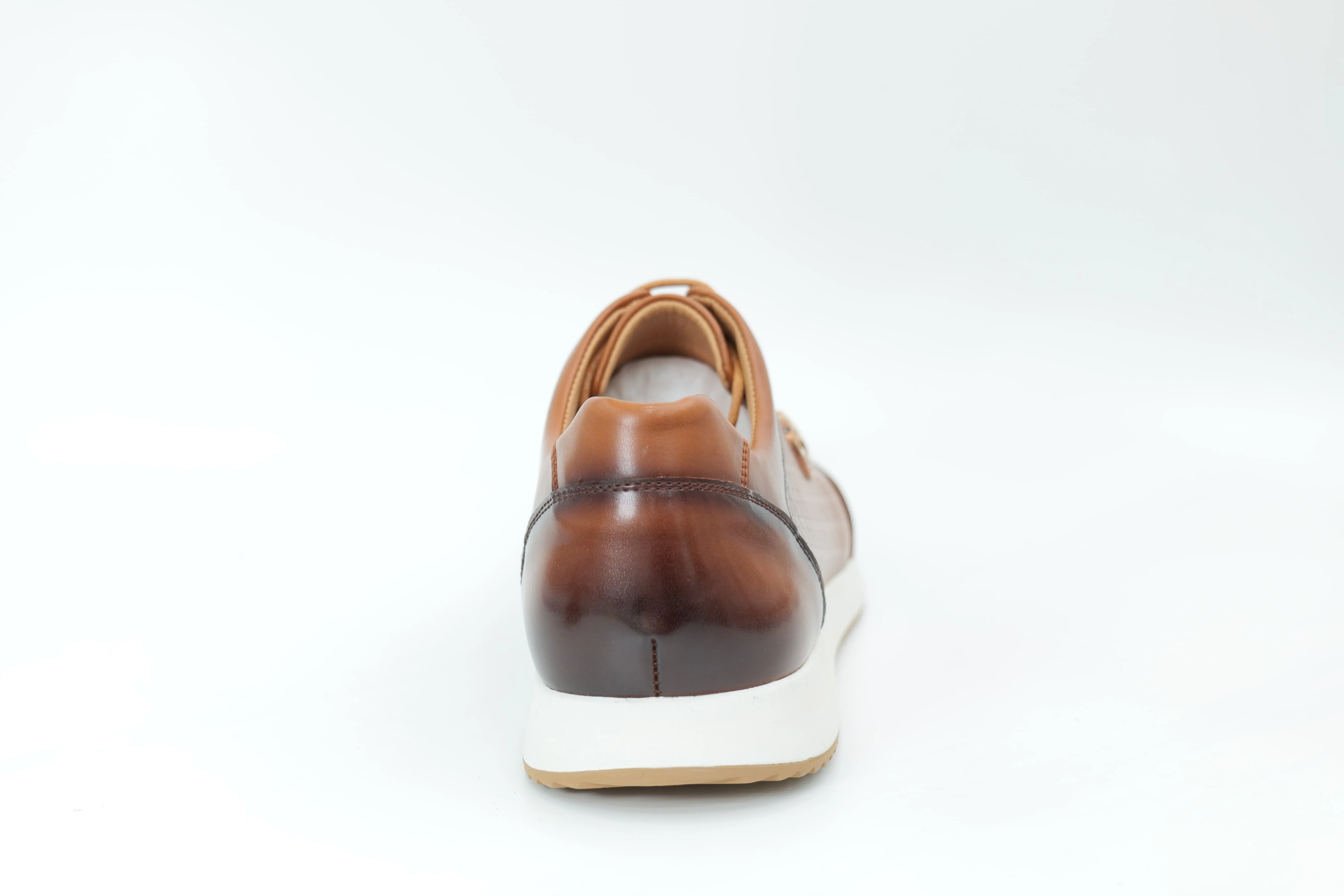 Sports shoes