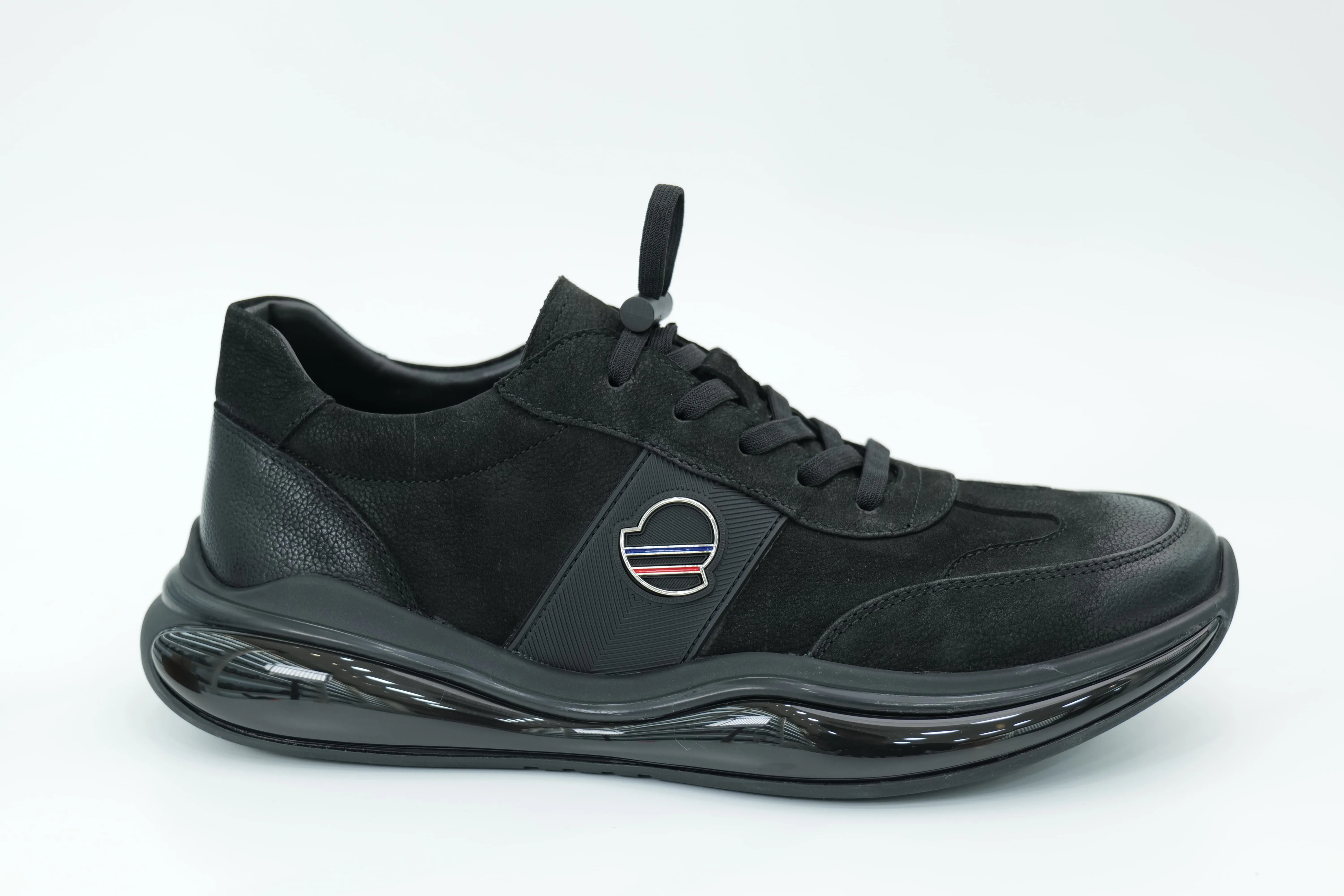 Sports shoes