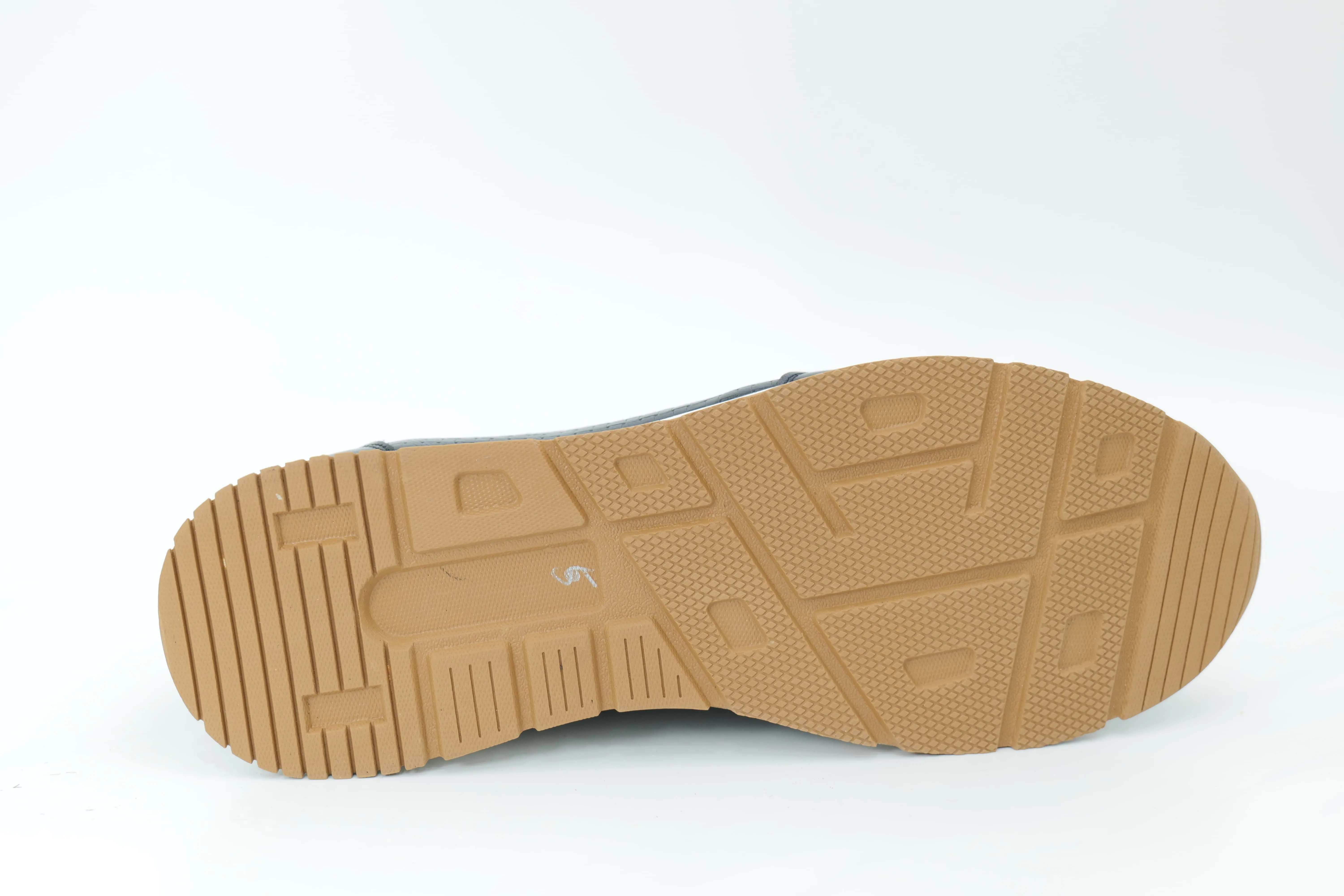 Sports shoes