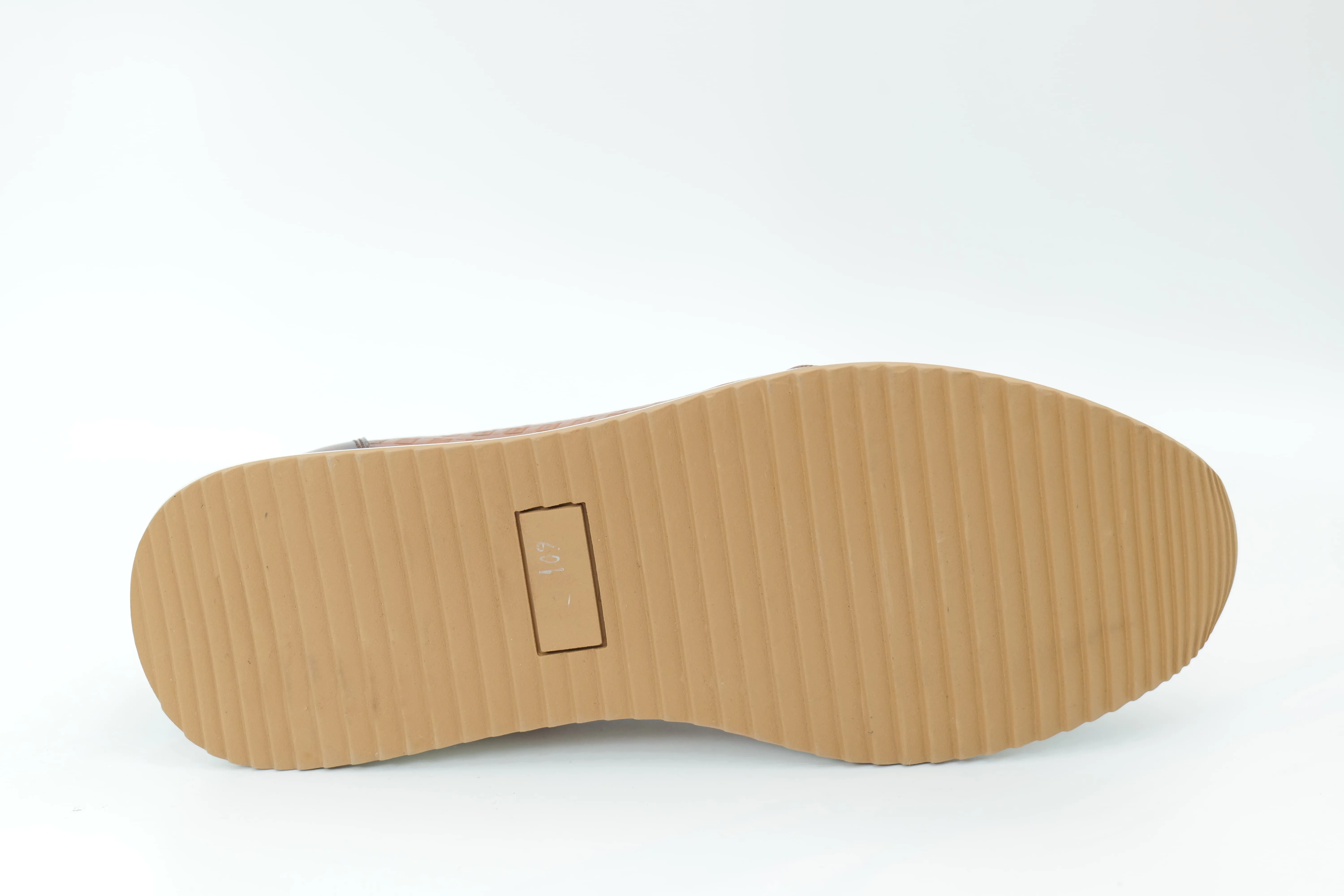 Sports shoes