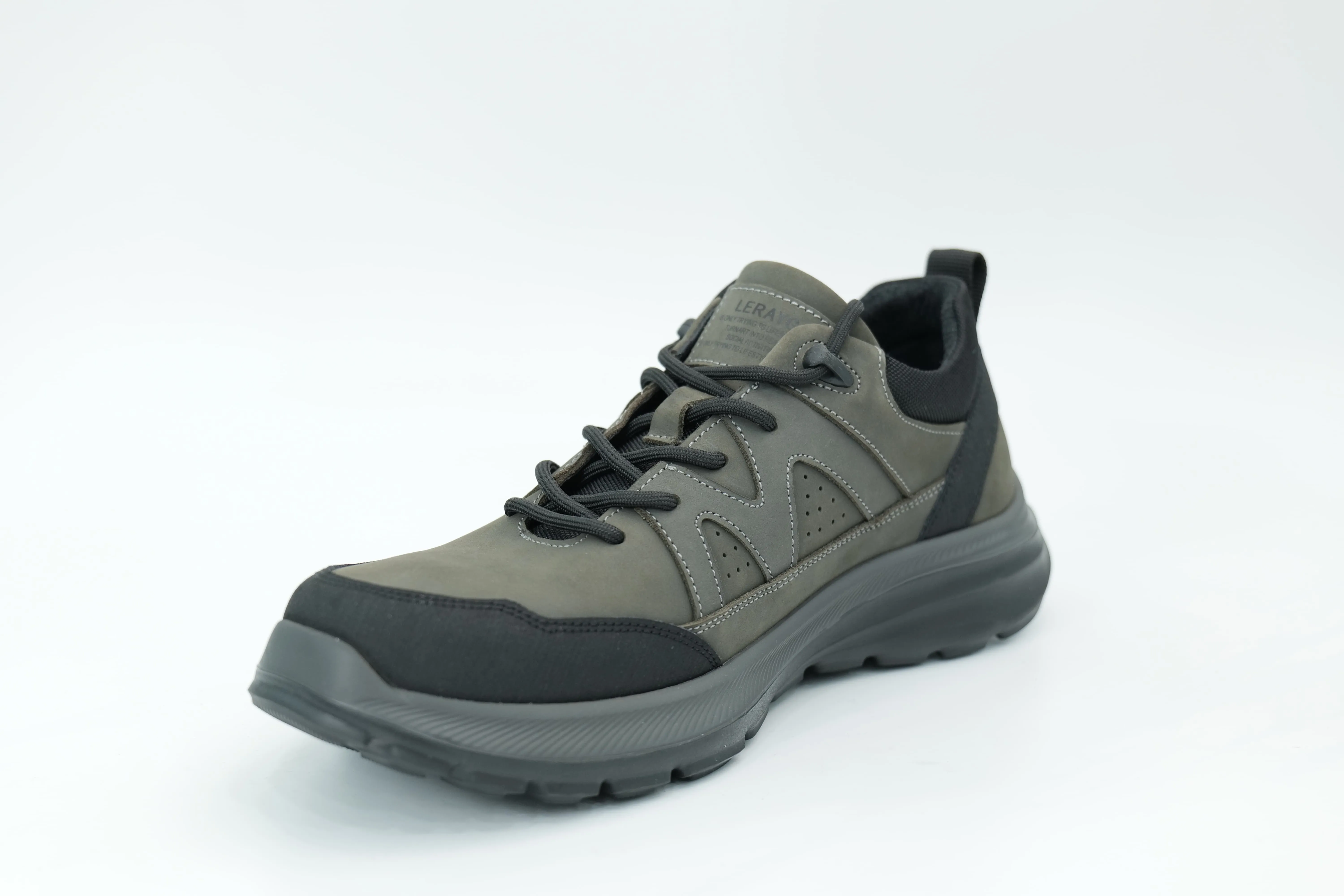 Sports shoes