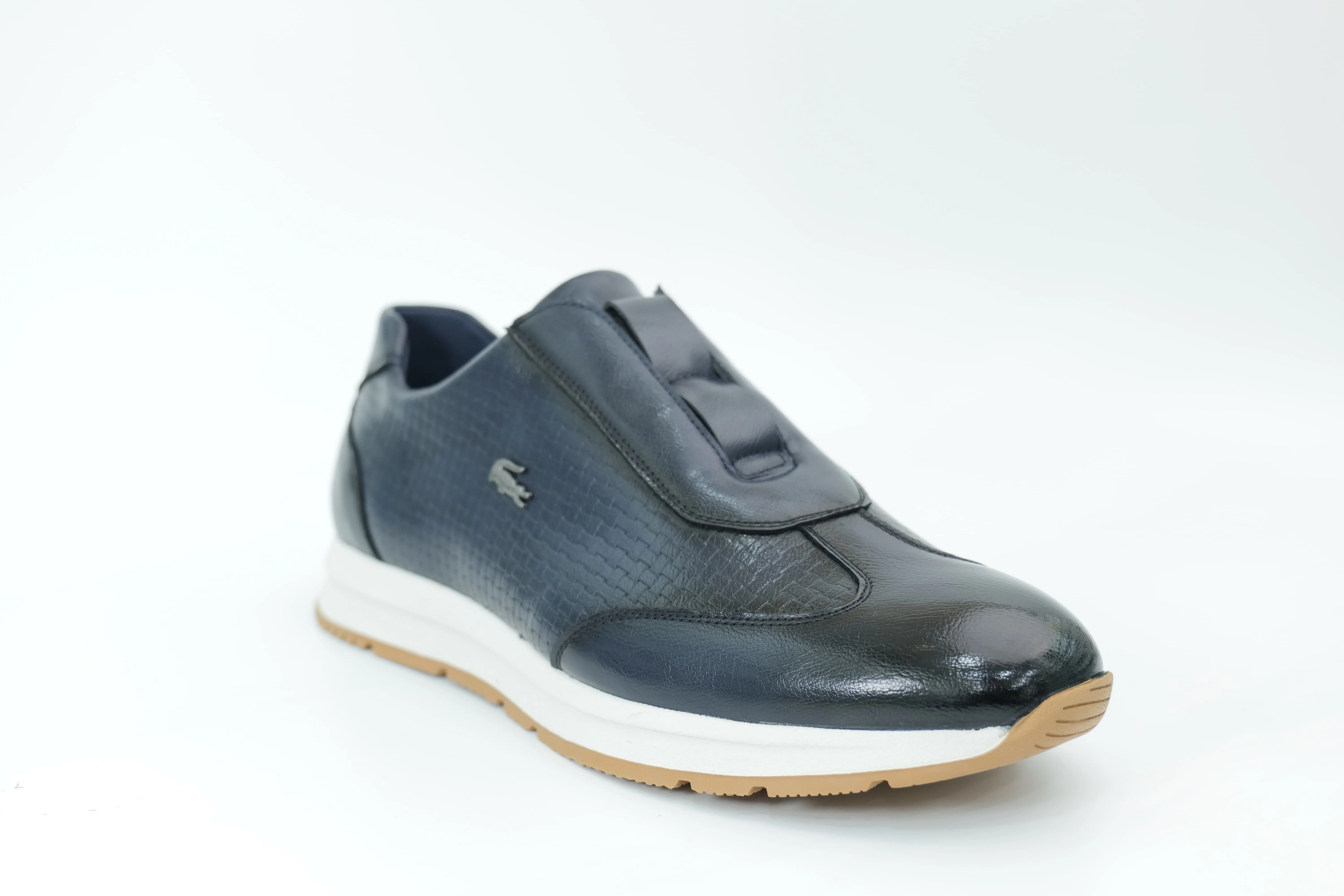 Sports shoes