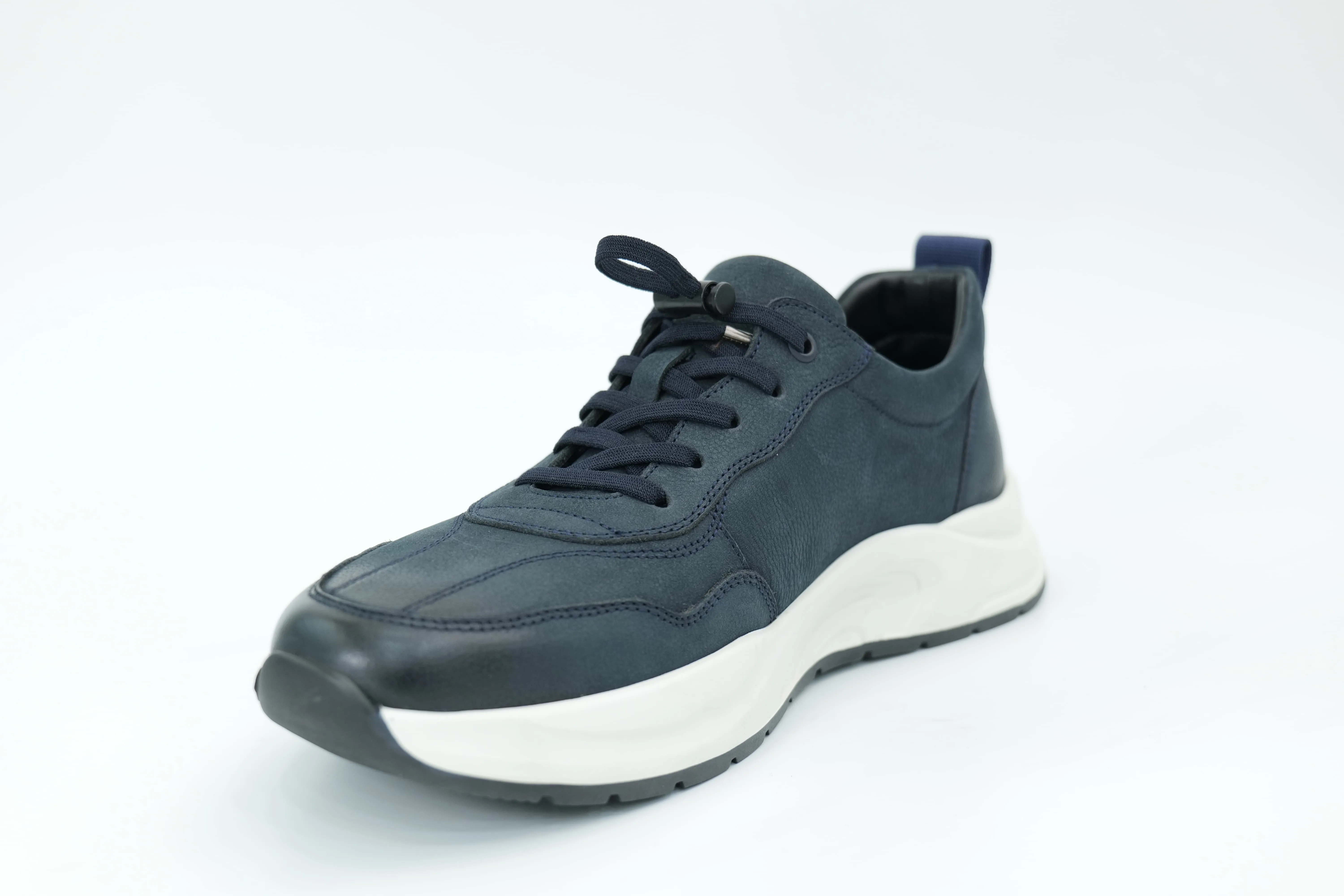 Sports shoes