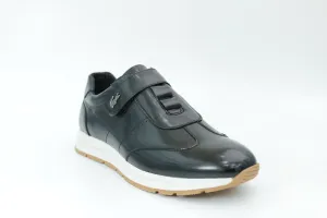 Sports shoes