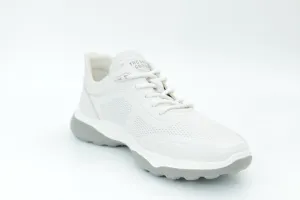 Sports shoes