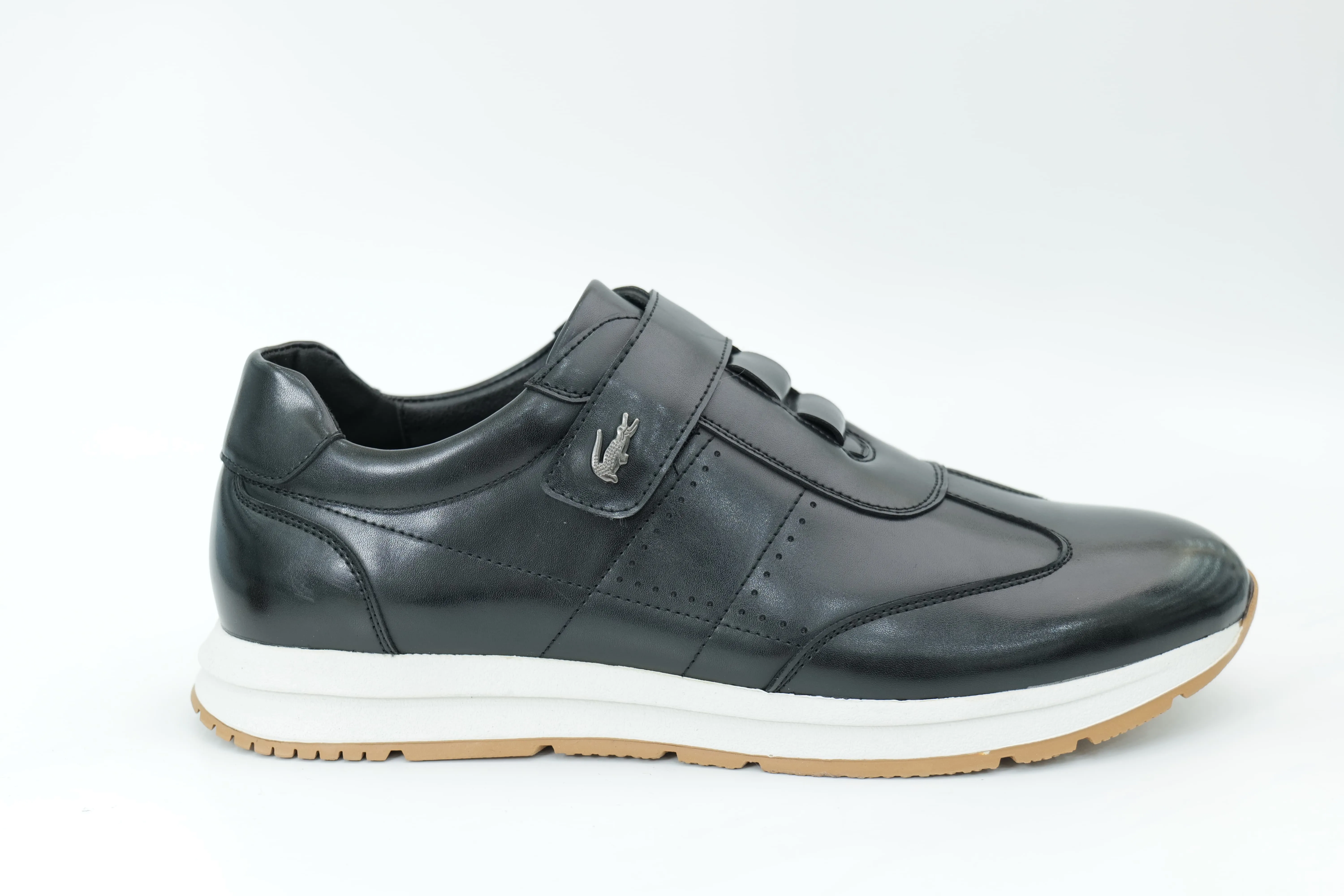 Sports shoes