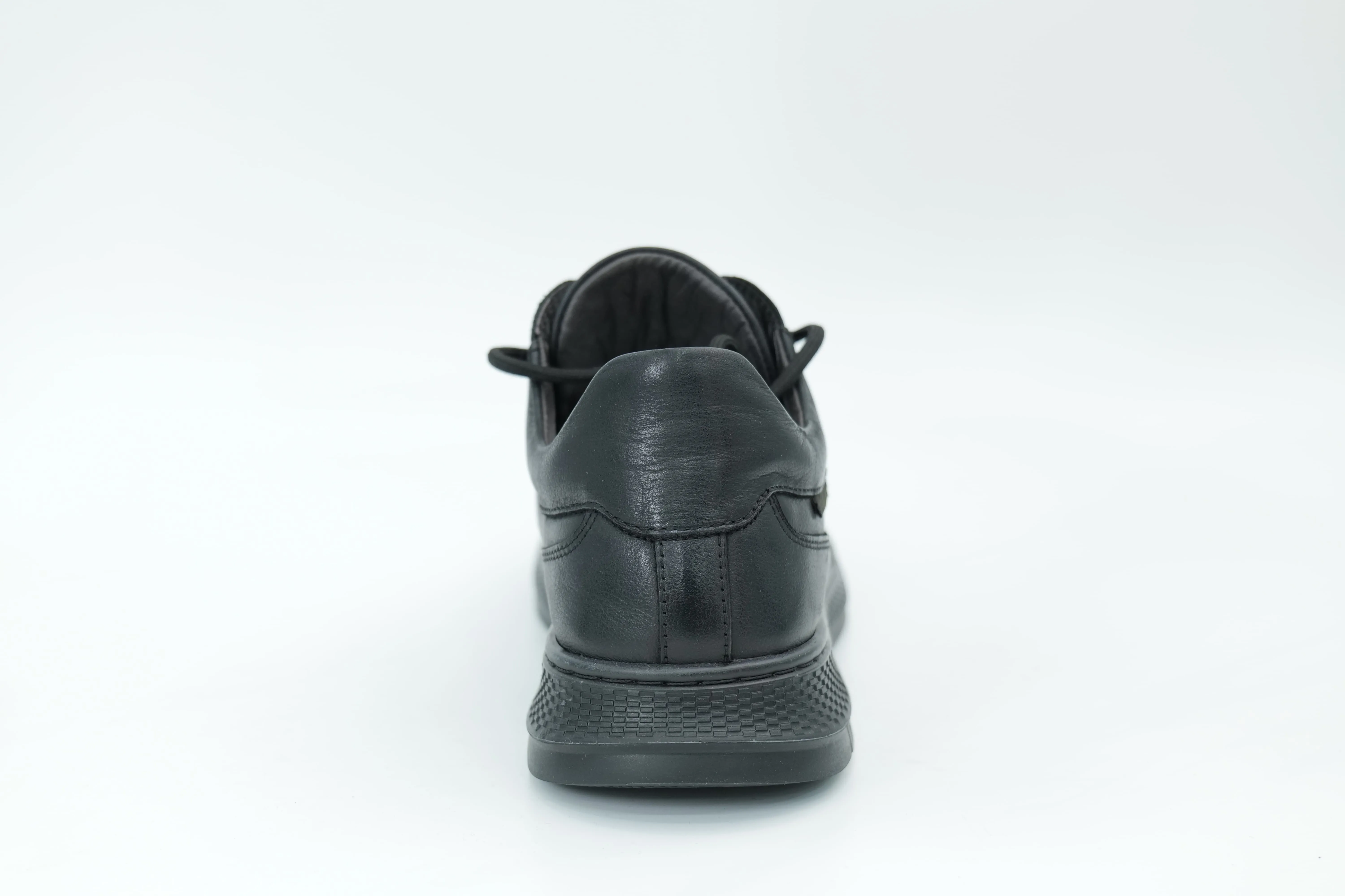 Sports shoes