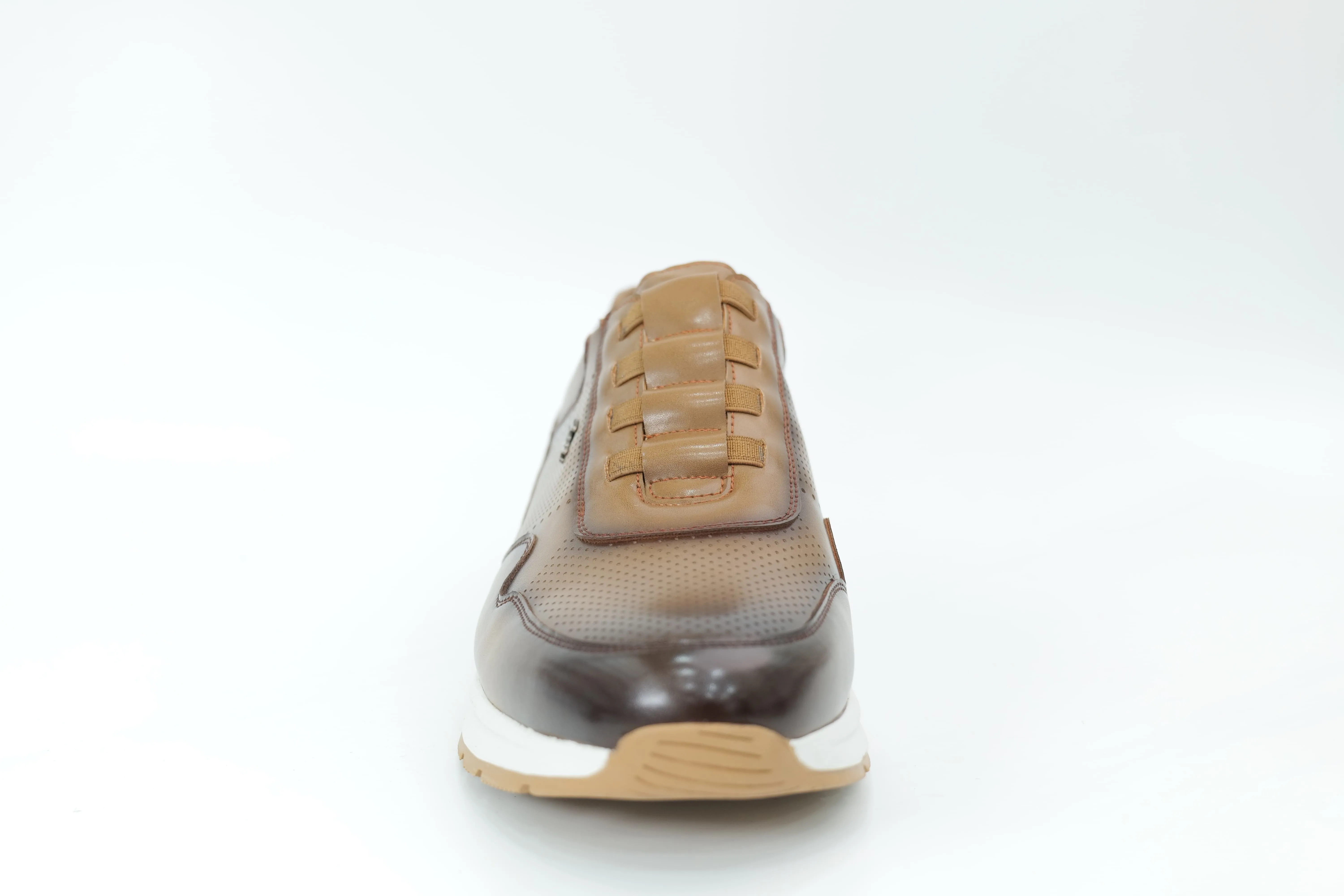 Sports shoes